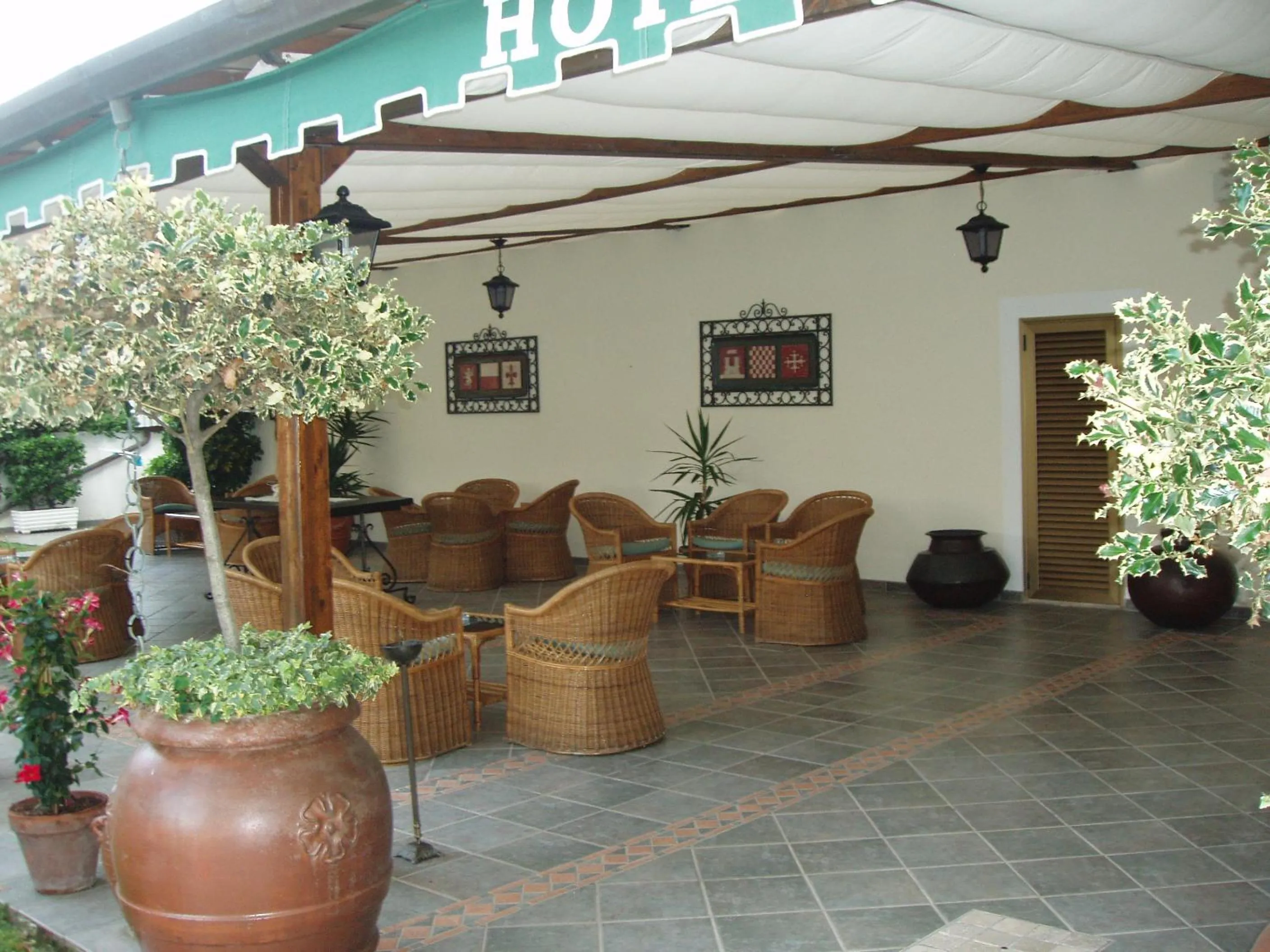 Facade/entrance in Hotel Suisse