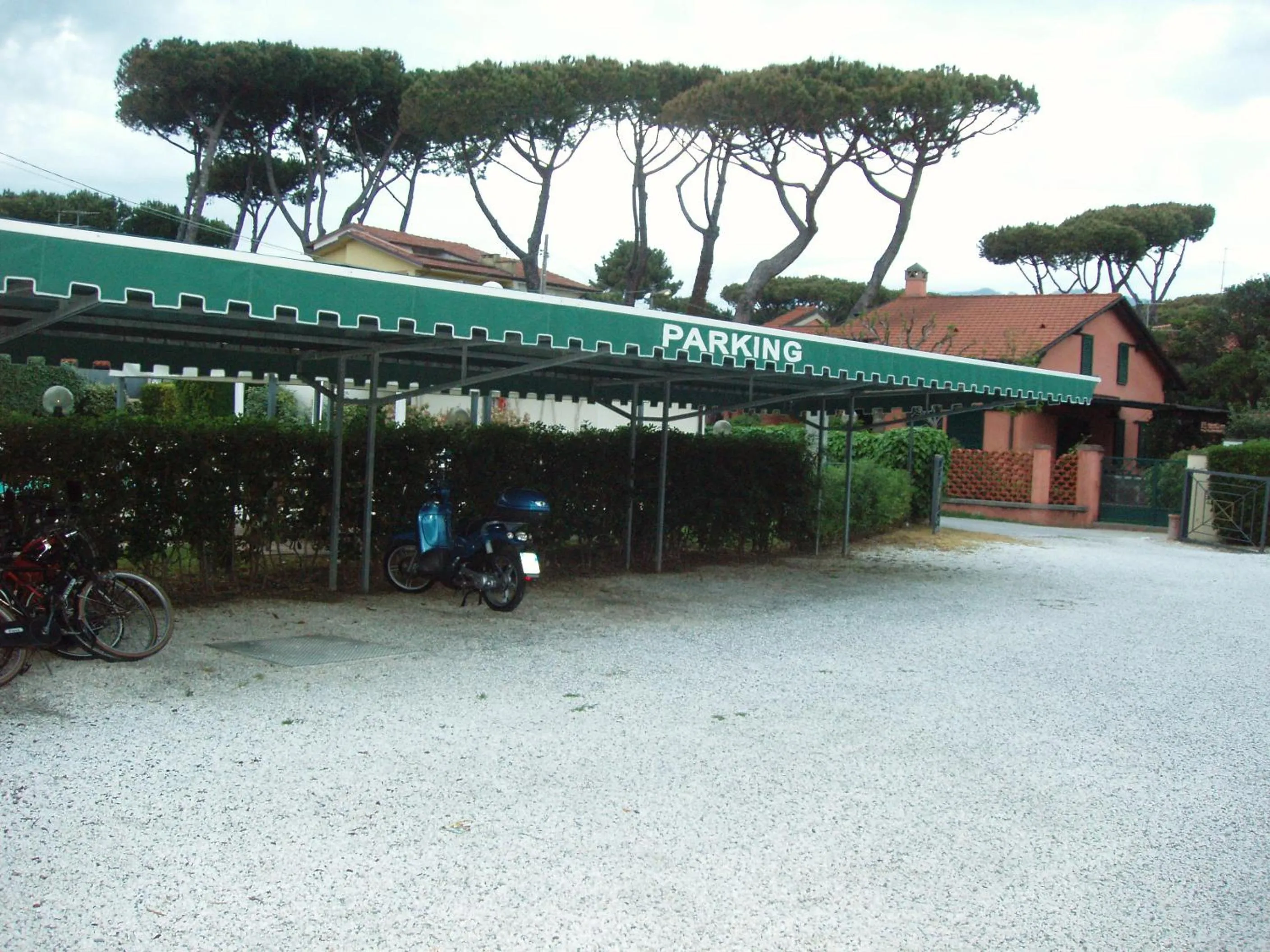 Facade/entrance in Hotel Suisse