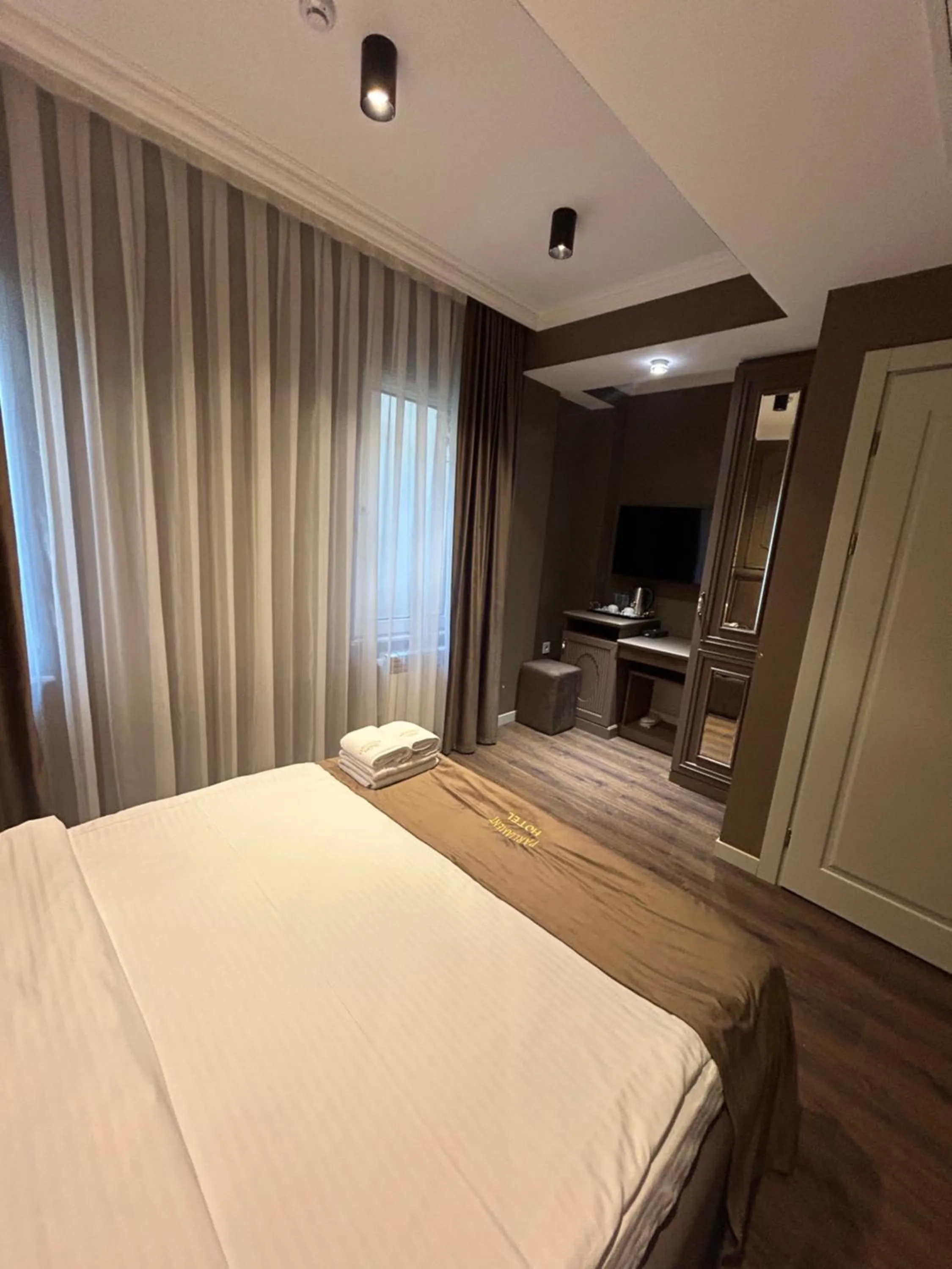 Bed in Parliament Hotel Baku