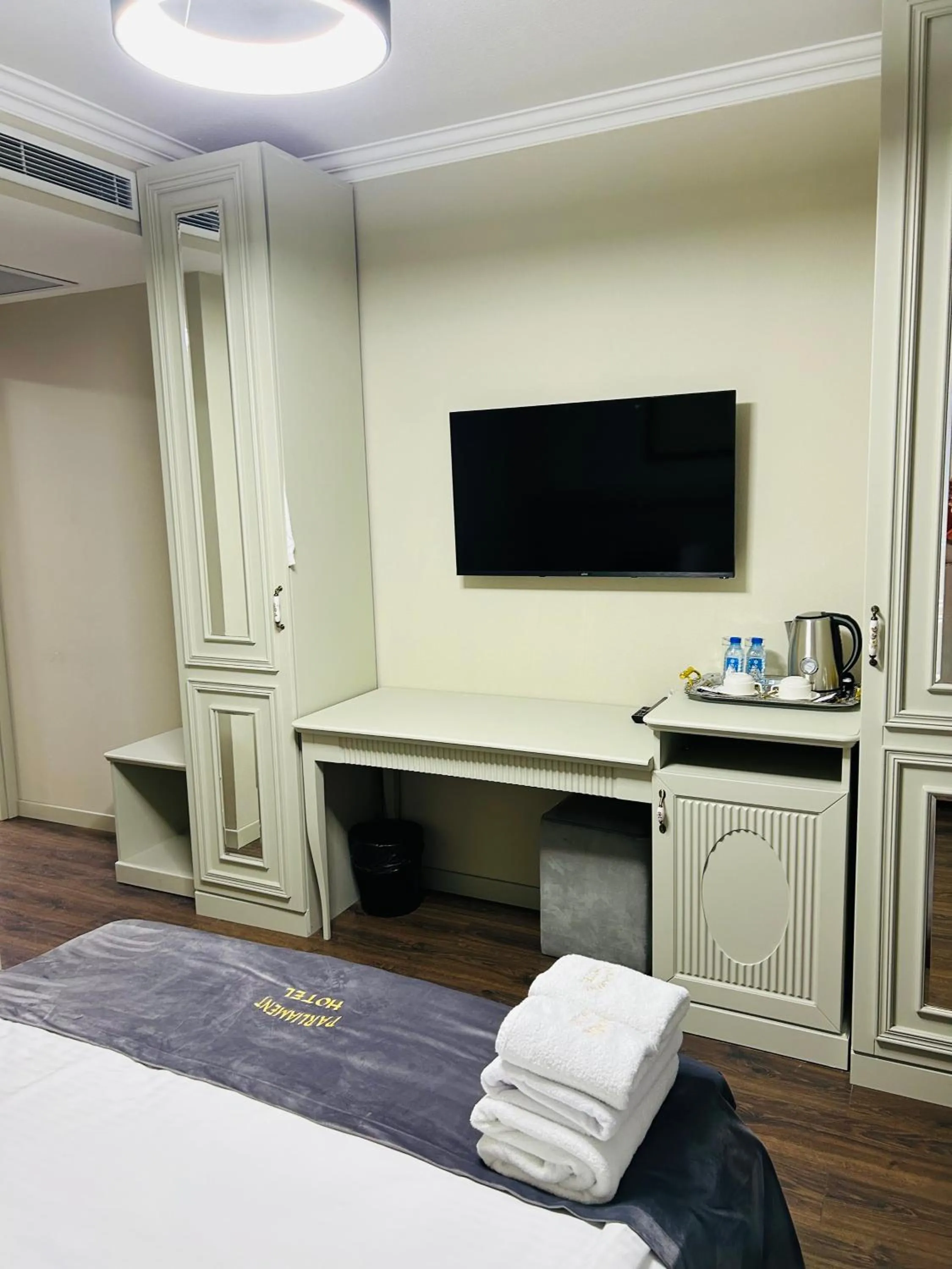 Bed in Parliament Hotel Baku