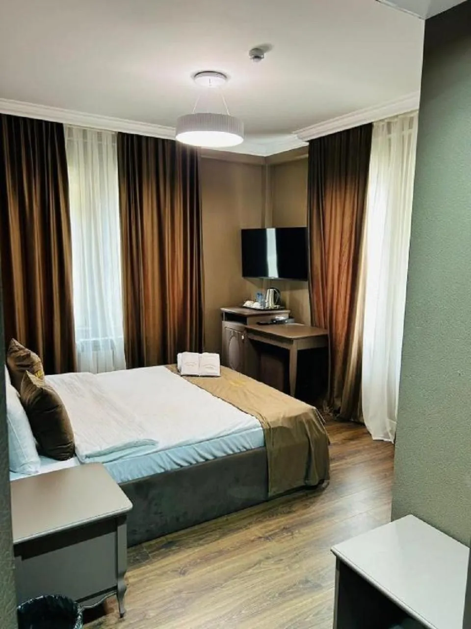 Bed in Parliament Hotel Baku