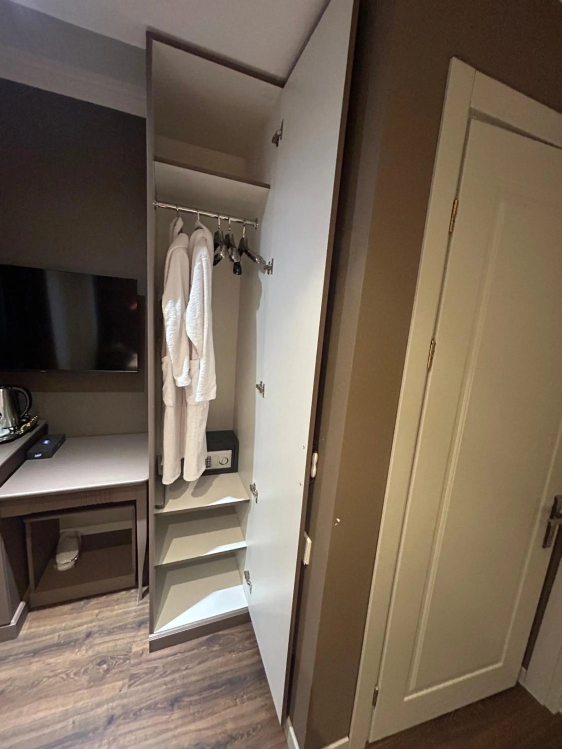 wardrobe in Parliament Hotel Baku