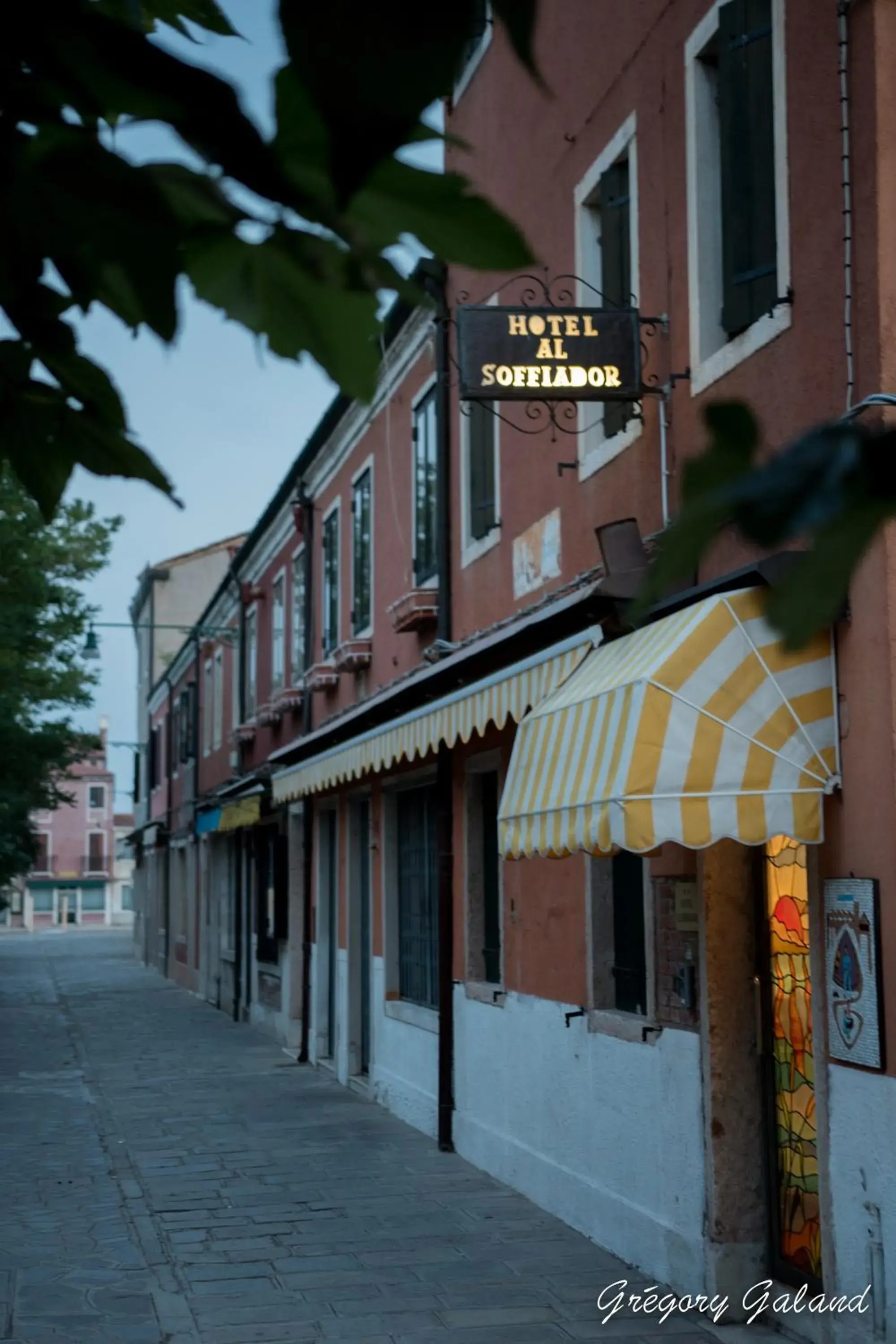 Facade/entrance in Al Soffiador Facade/entrance in Al Soffiador