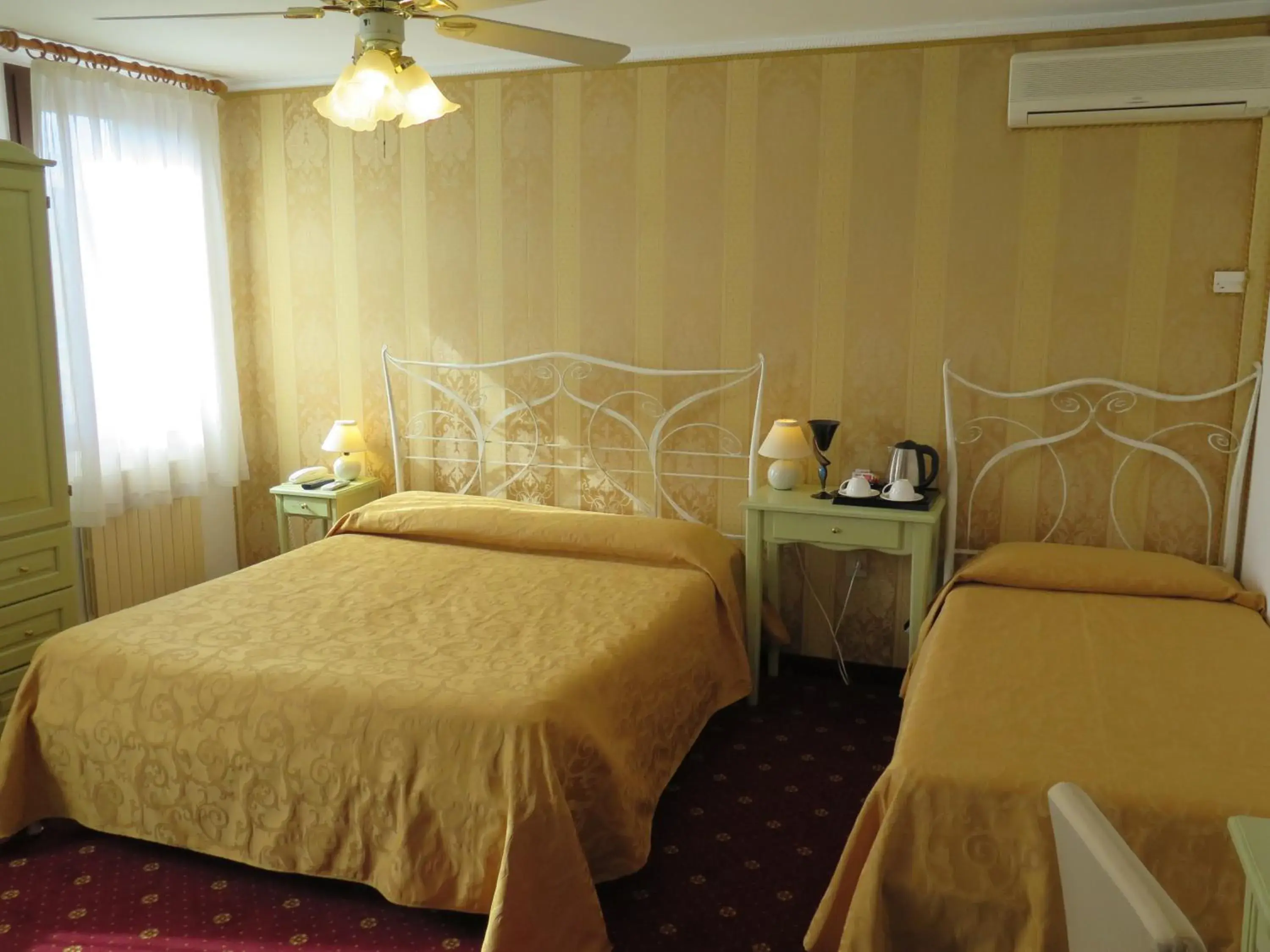 Superior Triple Room in Al Soffiador Superior Triple Room in Al Soffiador