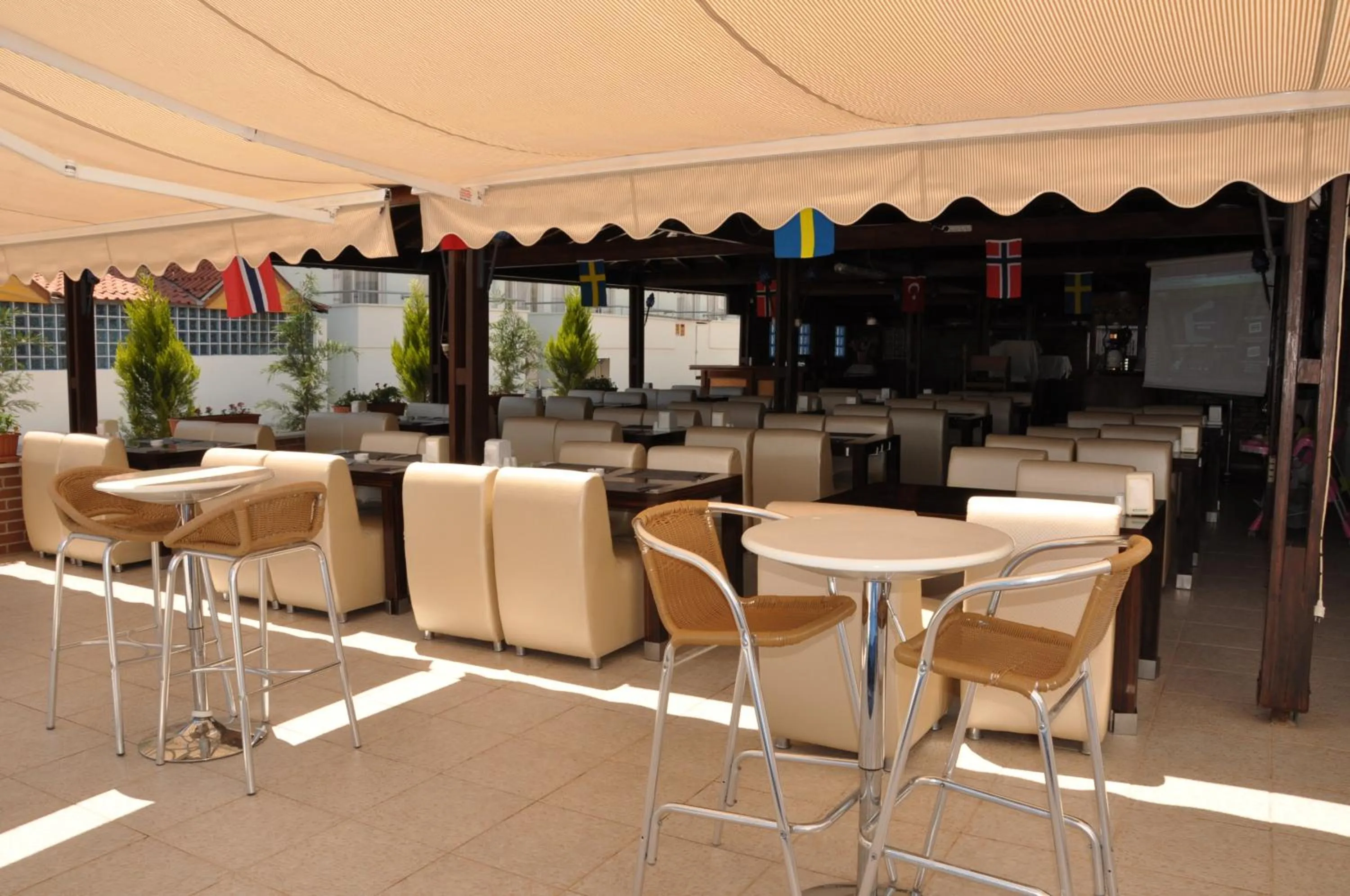 Restaurant/places to eat in Miranda Moral Beach