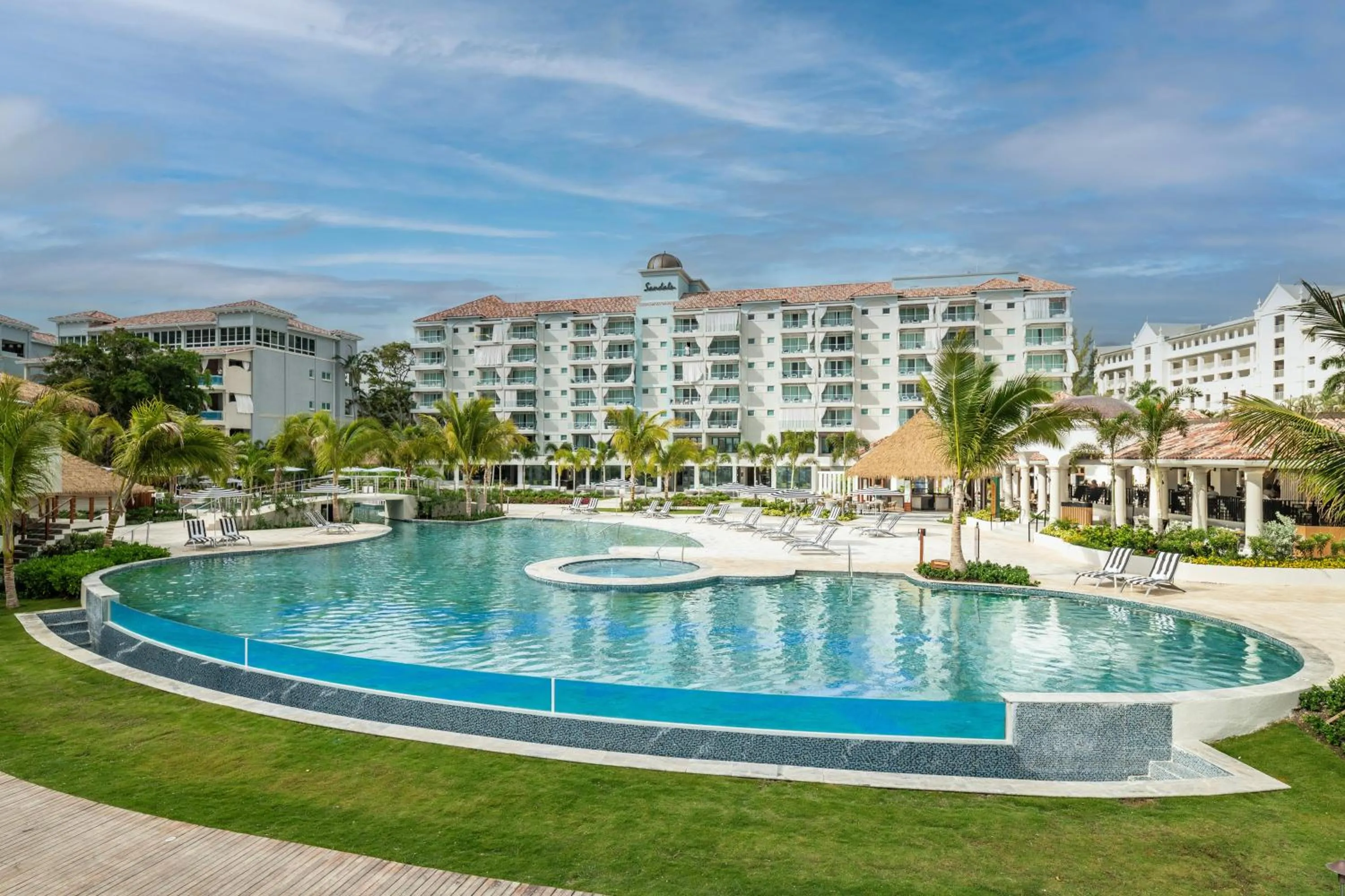 Swimming pool in Sandals Dunns River All Inclusive Couples Only