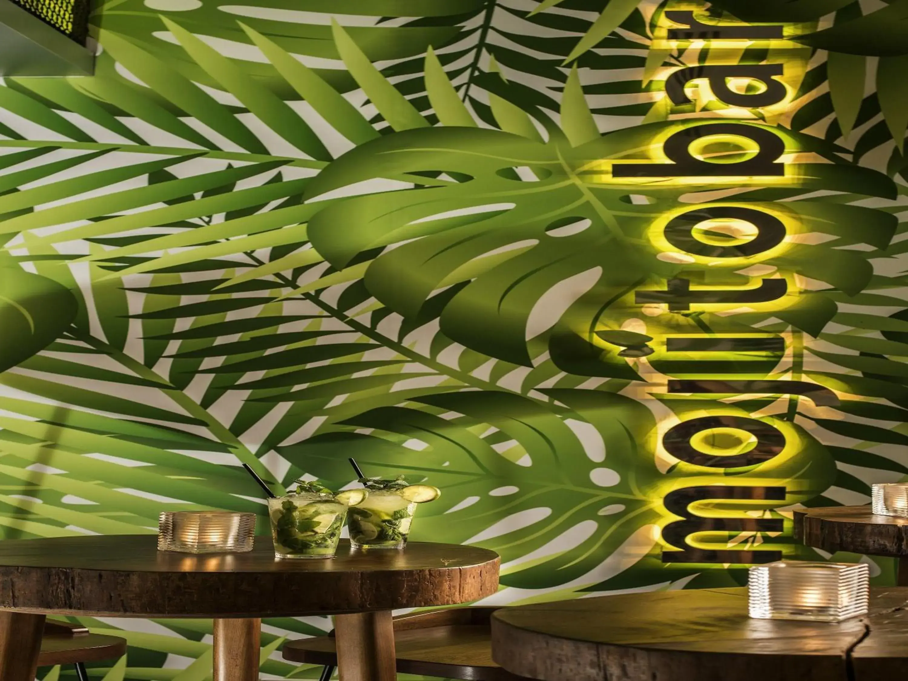 Lounge or bar in Rixos Bab Al Bahr - Ultra All Inclusive Lounge or bar in Rixos Bab Al Bahr - Ultra All Inclusive