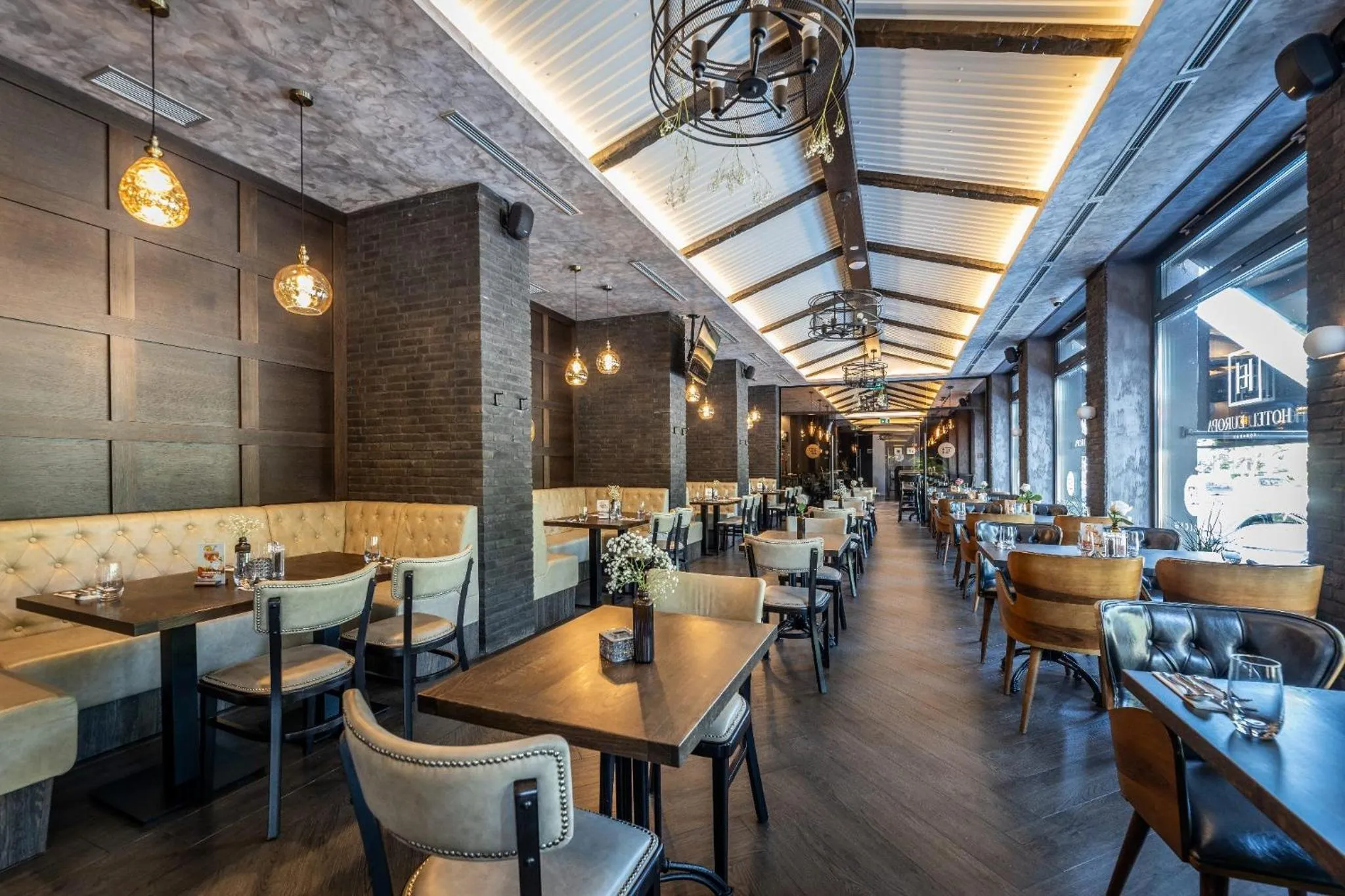 Restaurant/places to eat in HOTEL EUROPA