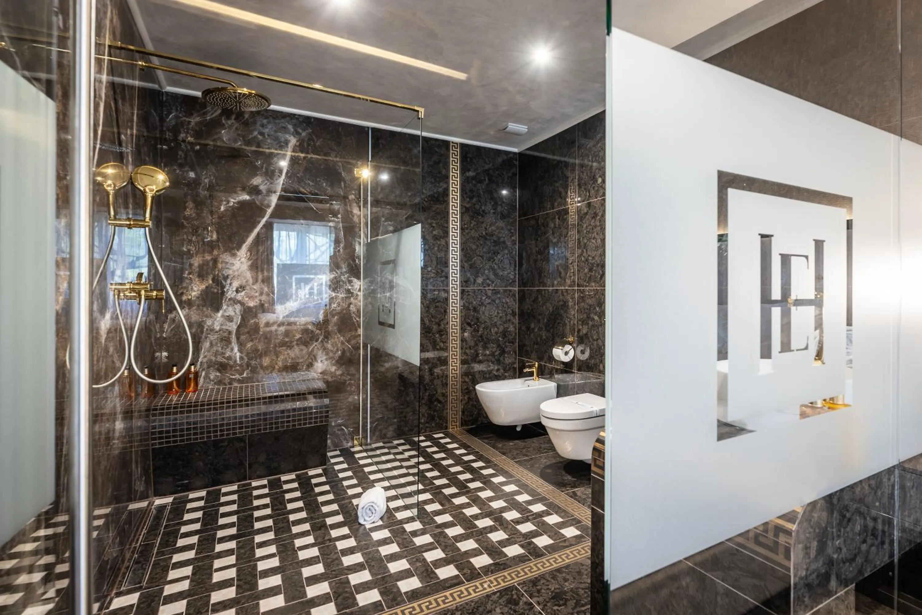 Shower in HOTEL EUROPA