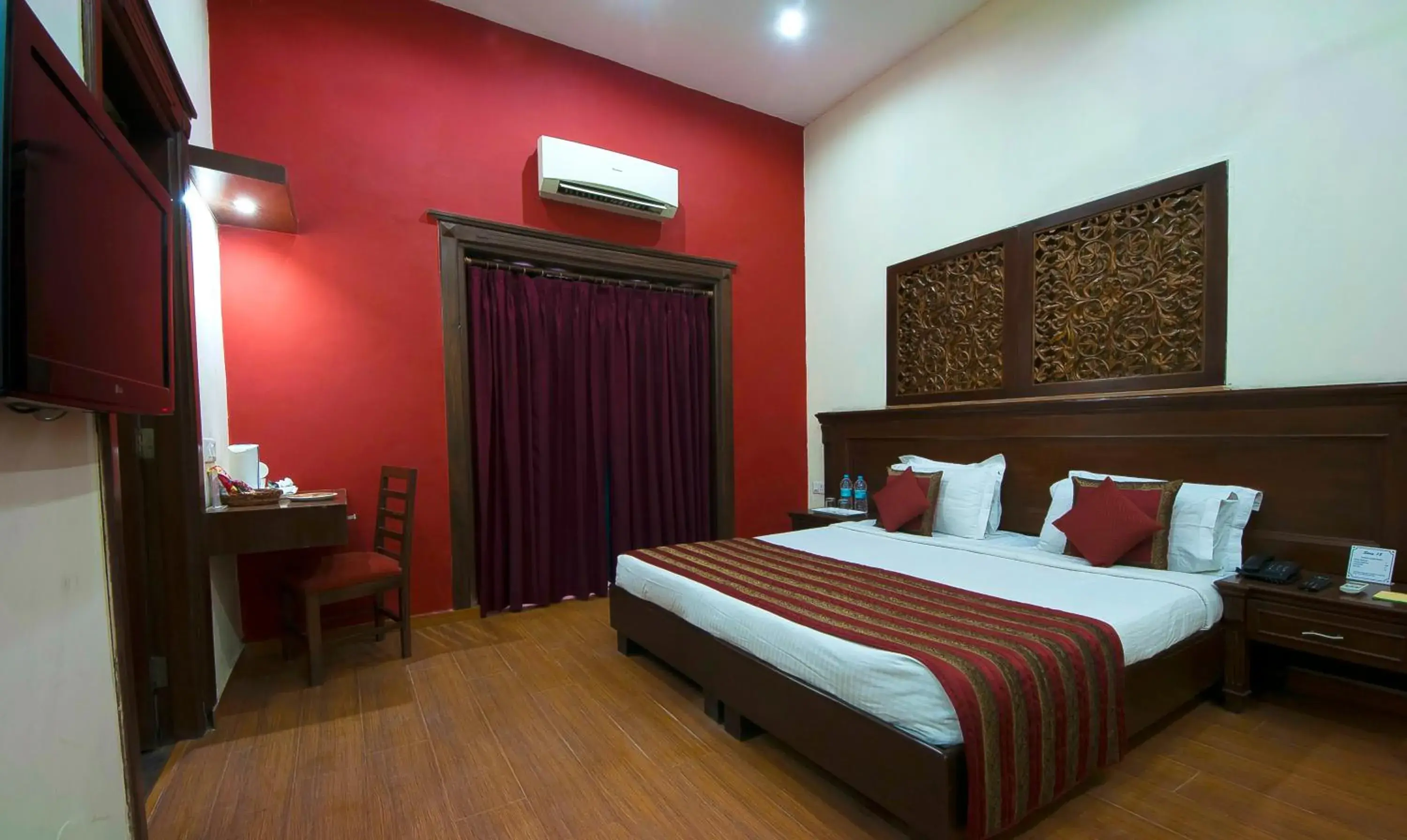 Bed in Siris 18 Hotel Gurgaon