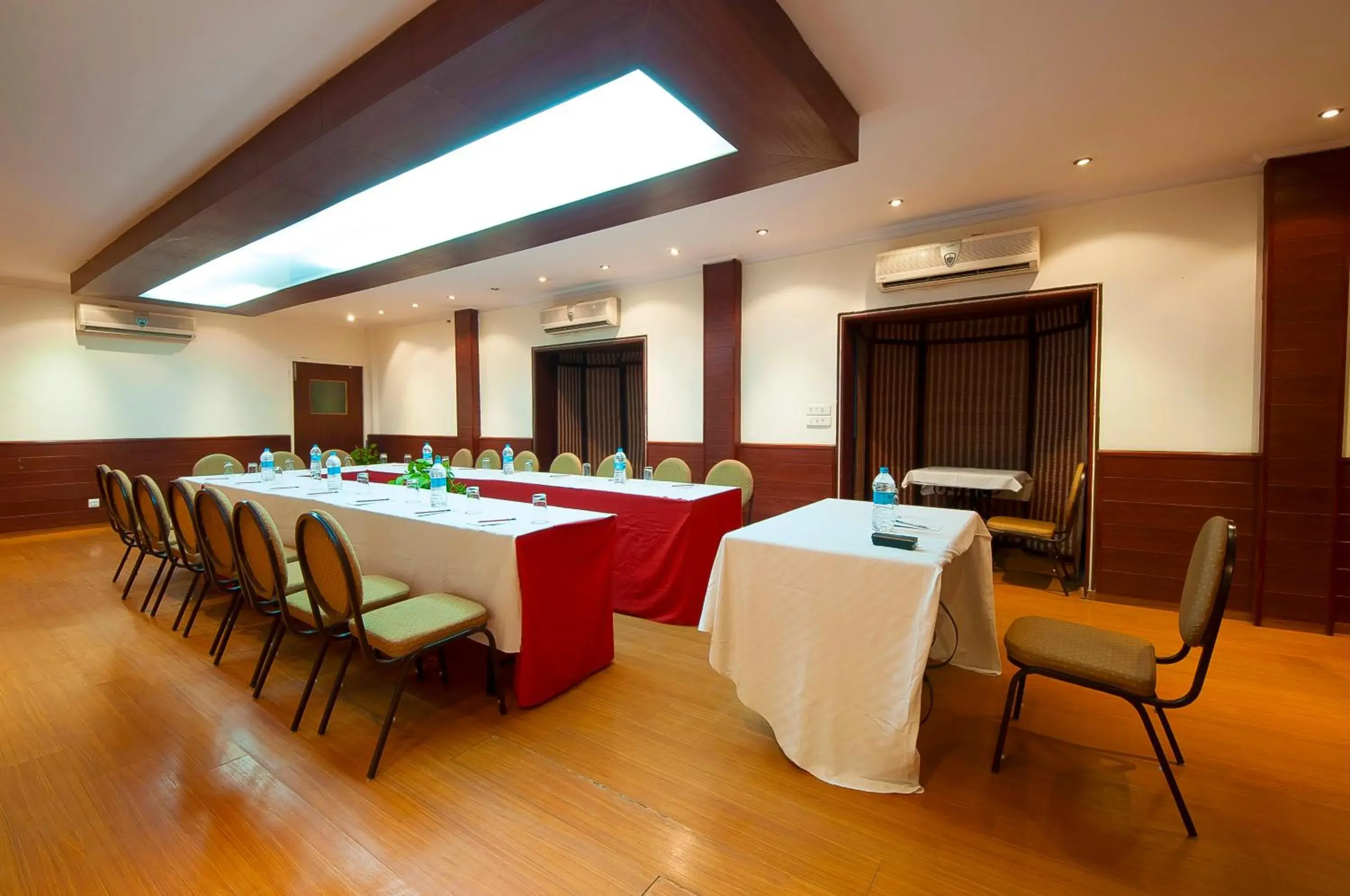 Meeting/conference room in Siris 18 Hotel Gurgaon