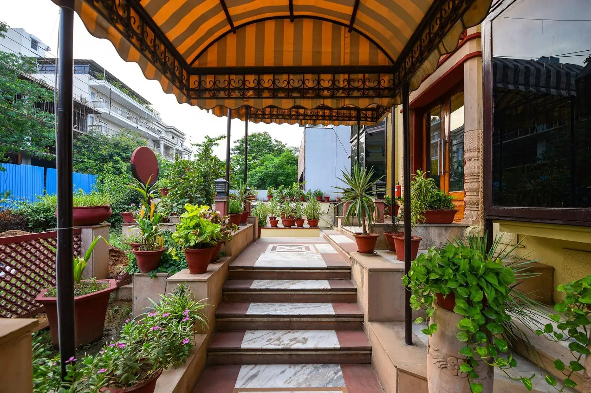 Facade/entrance in FabHotel Siris 18 - Aravali Biodiversity Park Facade/entrance in FabHotel Siris 18 - Aravali Biodiversity Park