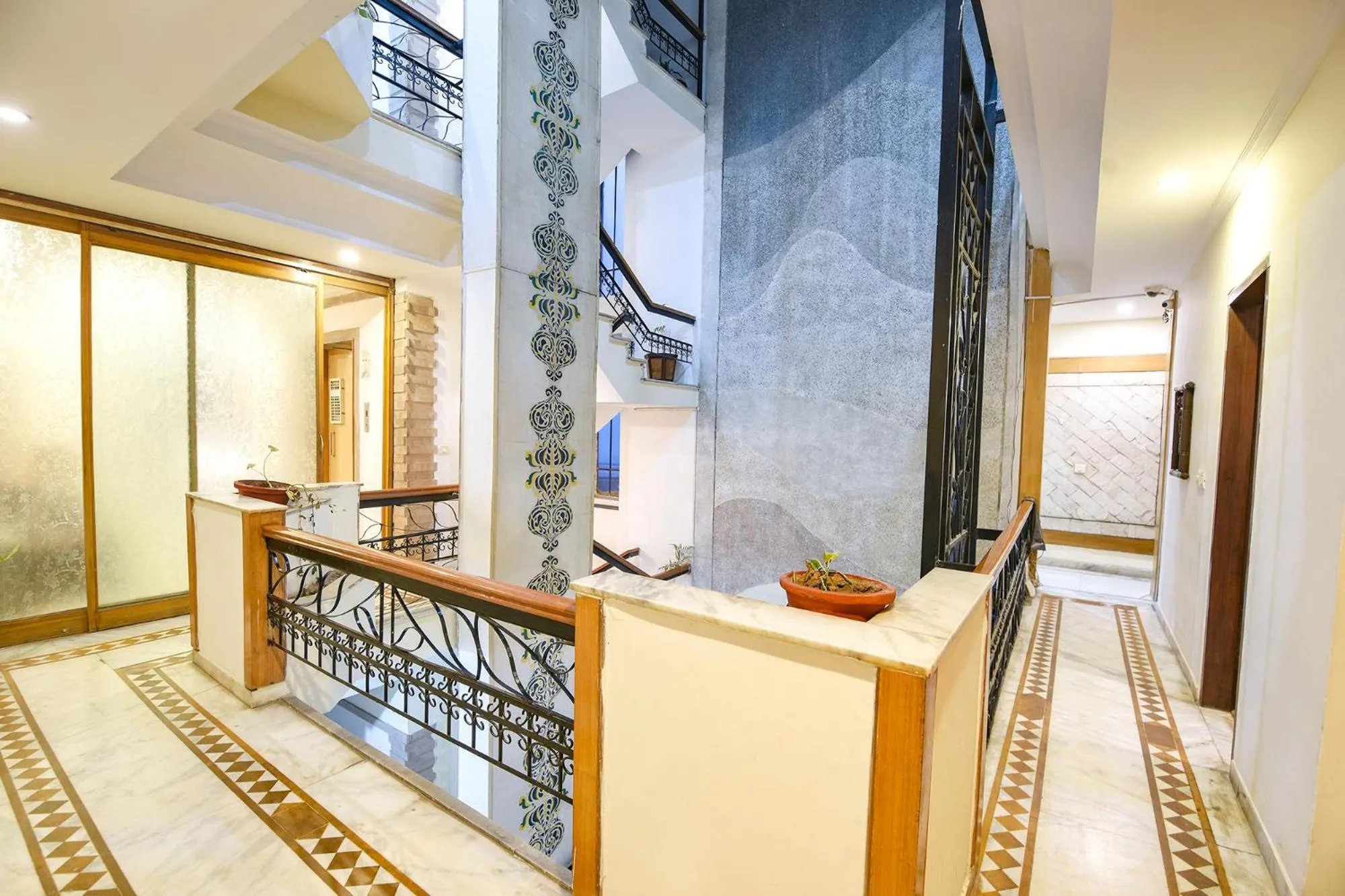 Lobby or reception in FabHotel Siris 18 - Aravali Biodiversity Park