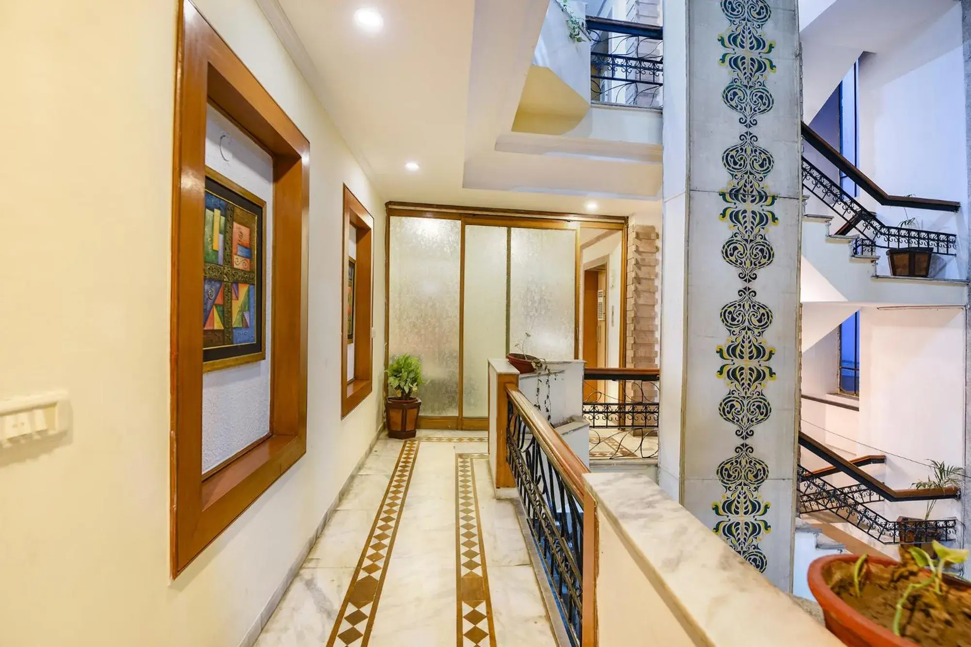 Lobby or reception, Bed in FabHotel Siris 18 - Aravali Biodiversity Park Lobby or reception, Bed in FabHotel Siris 18 - Aravali Biodiversity Park