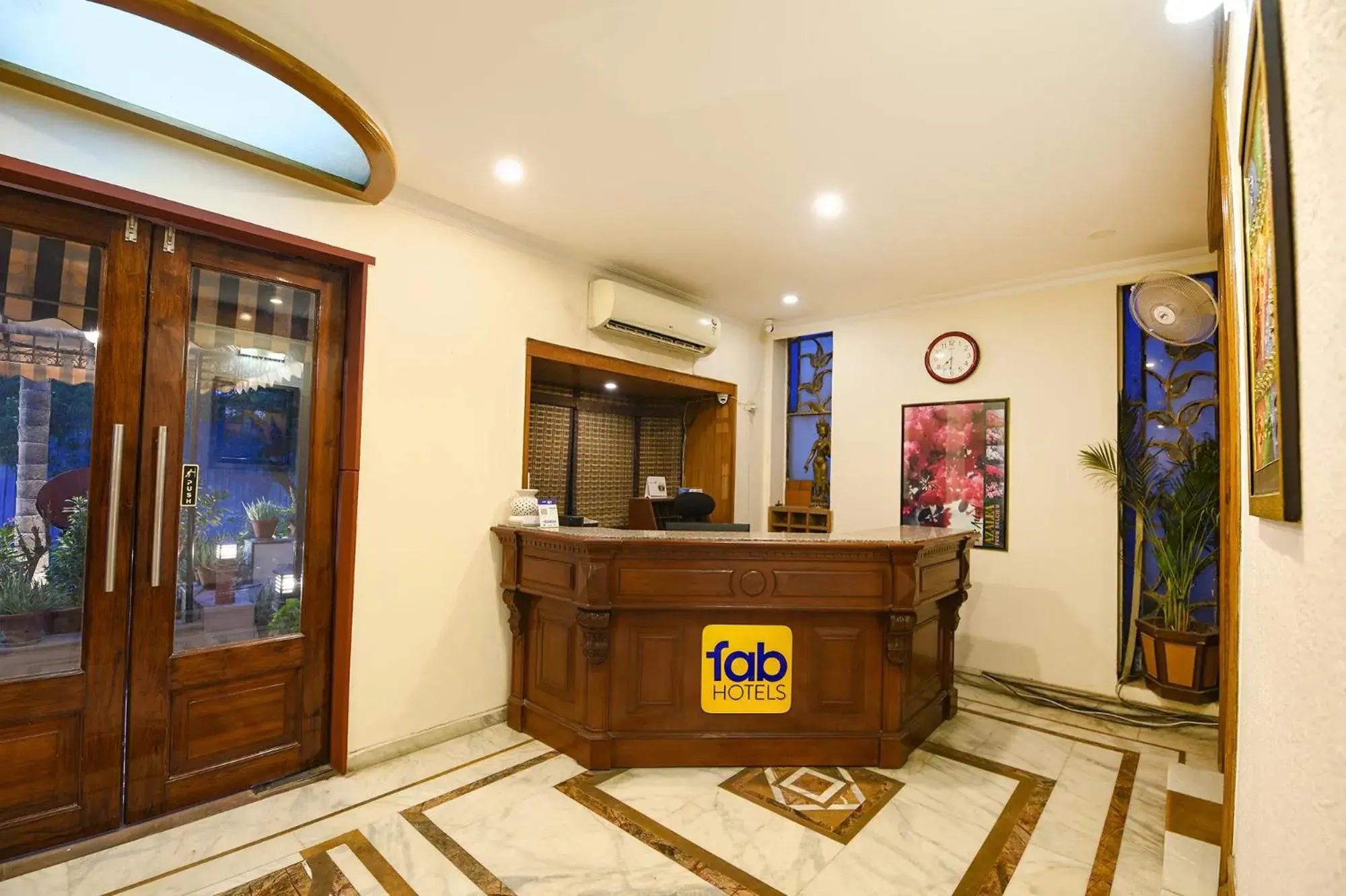 Lobby or reception in FabHotel Siris 18 - Aravali Biodiversity Park Lobby or reception in FabHotel Siris 18 - Aravali Biodiversity Park