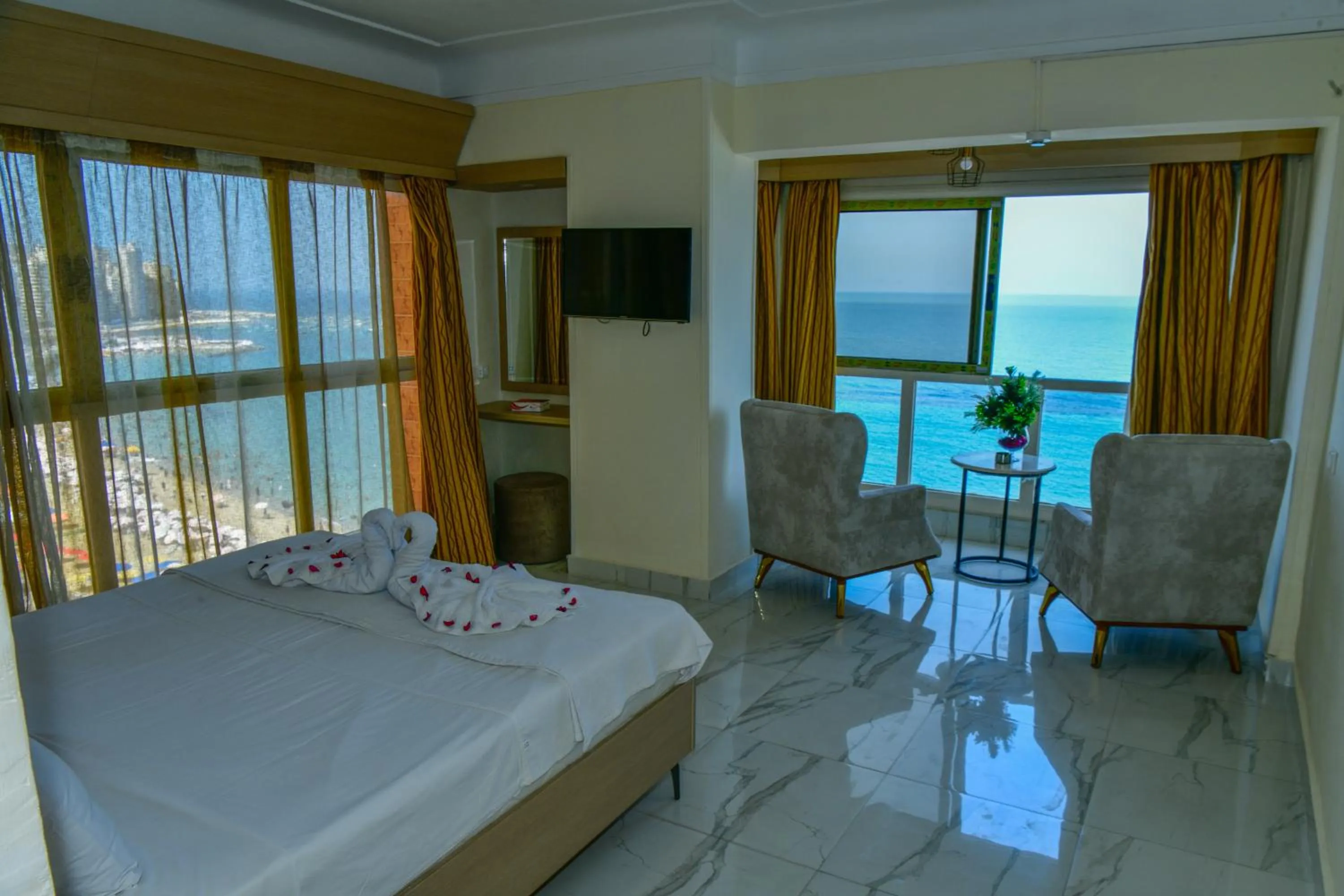 Bedroom, Bed in Regency Hotel Alexandria