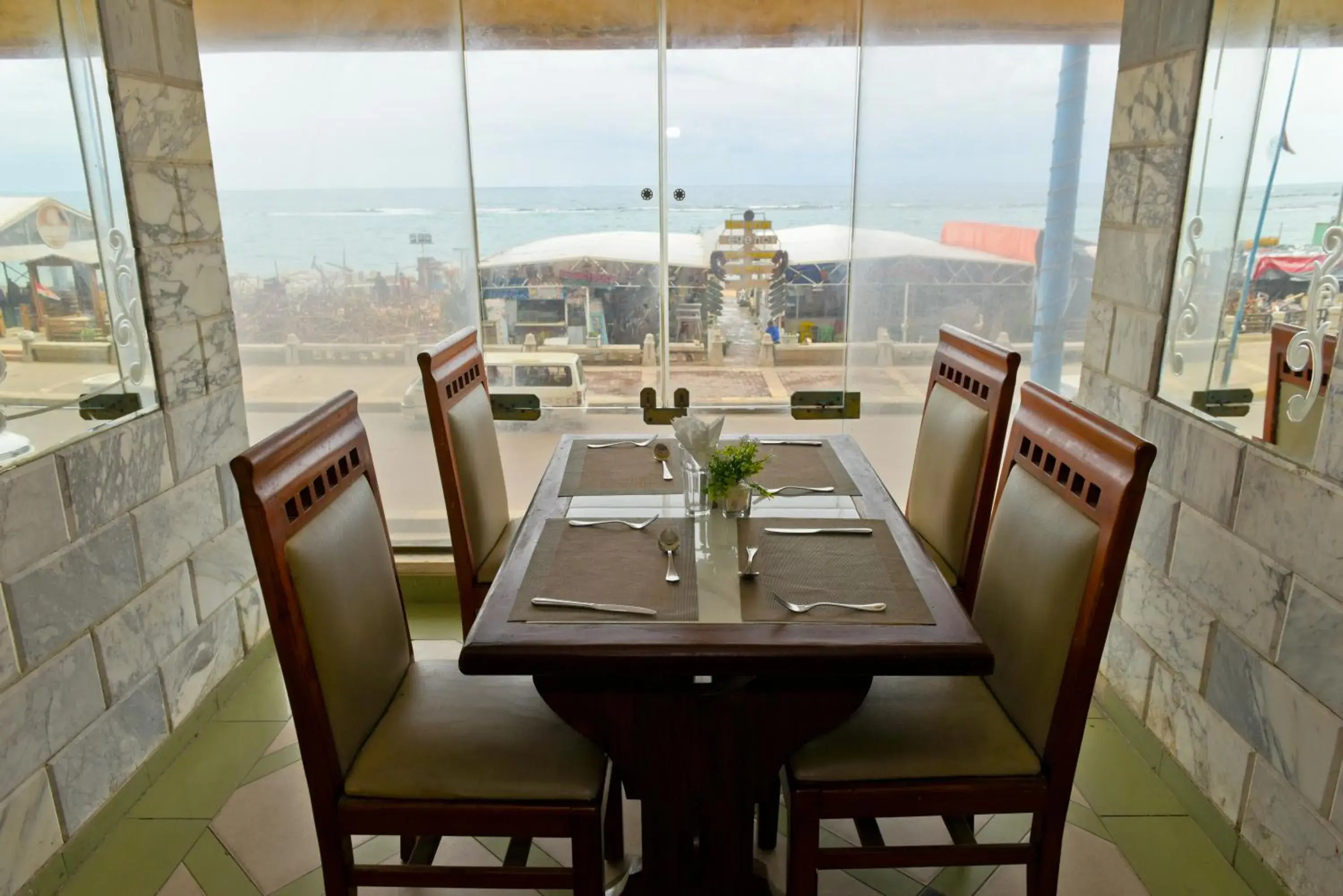 Restaurant/places to eat in Regency Hotel Alexandria Restaurant/places to eat in Regency Hotel Alexandria