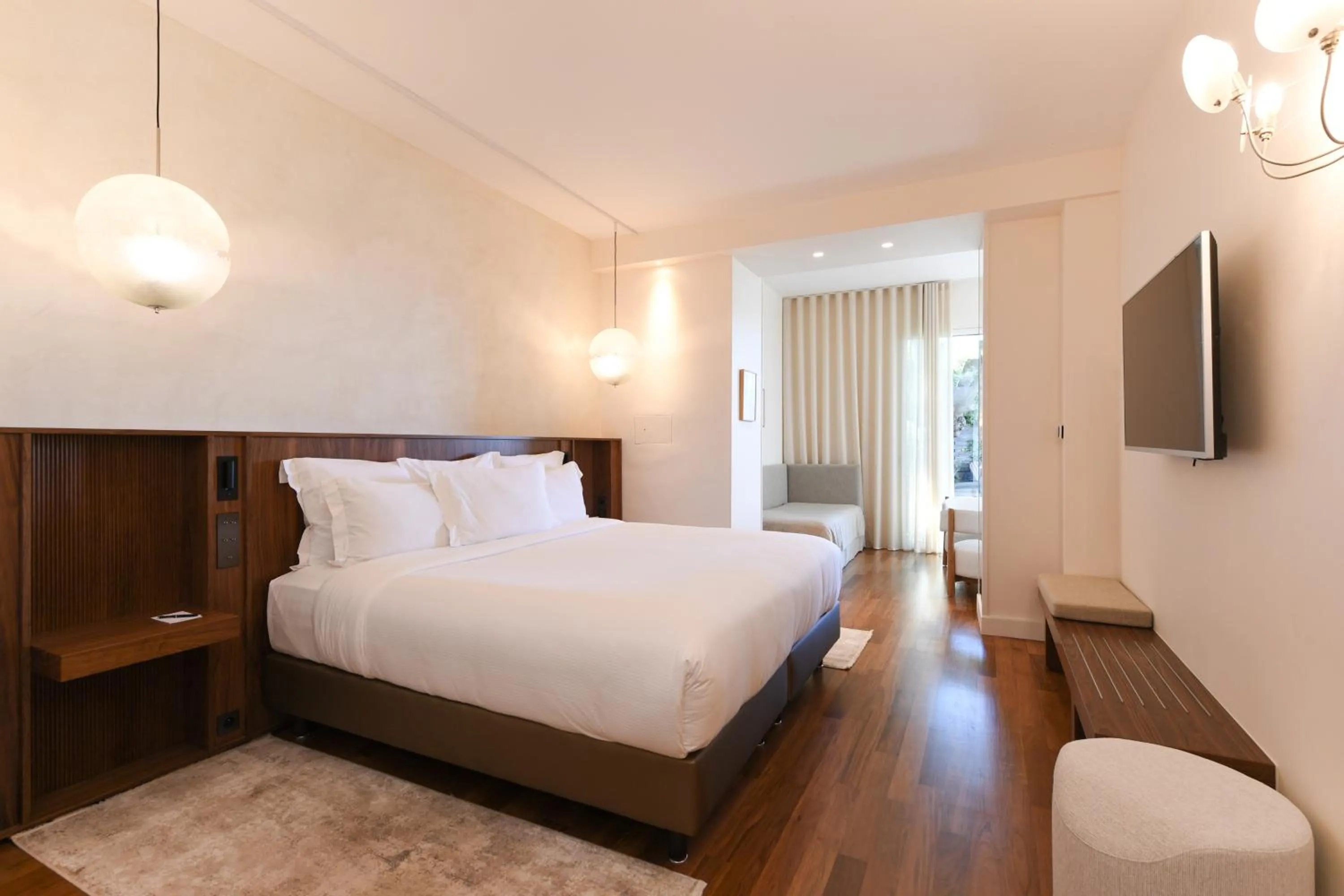 Photo of the whole room, Bed in Le Petit Nice - Passedat