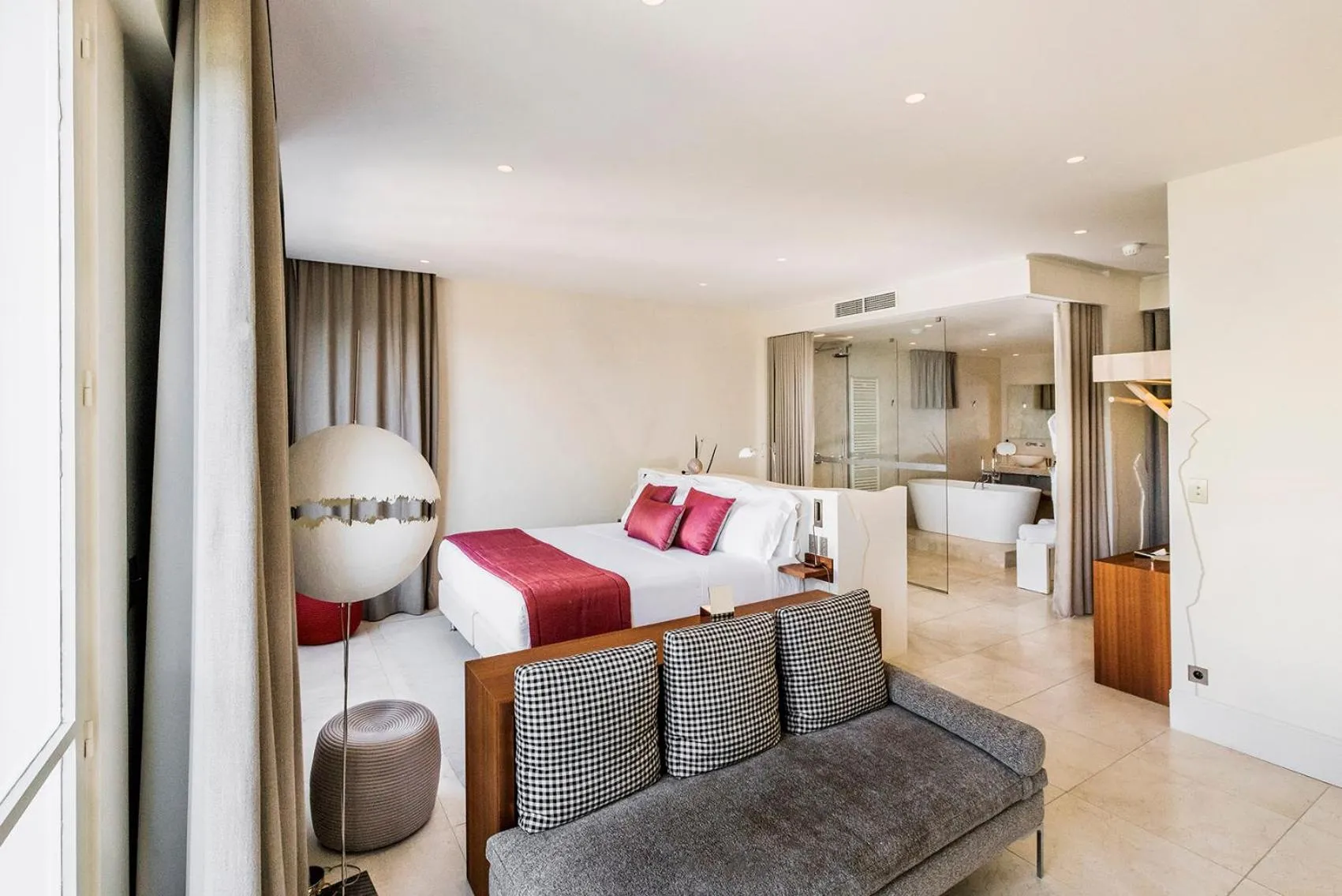 Photo of the whole room in Le Petit Nice - Passedat