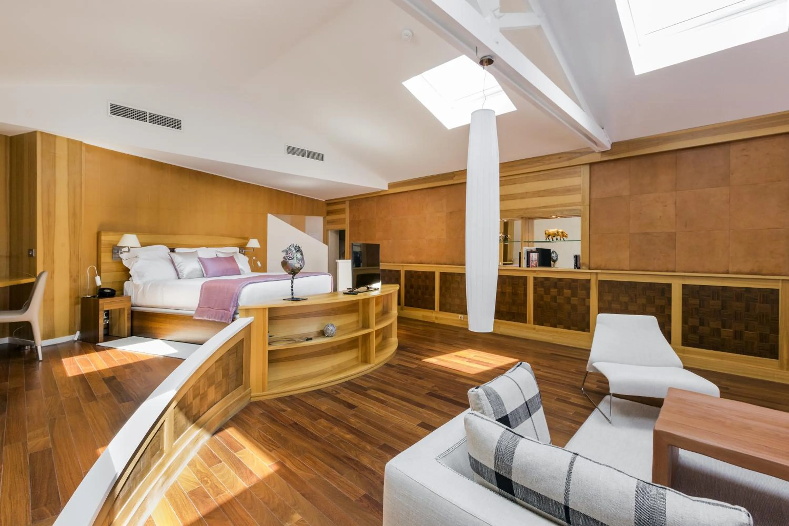 Photo of the whole room, Bed in Le Petit Nice - Passedat