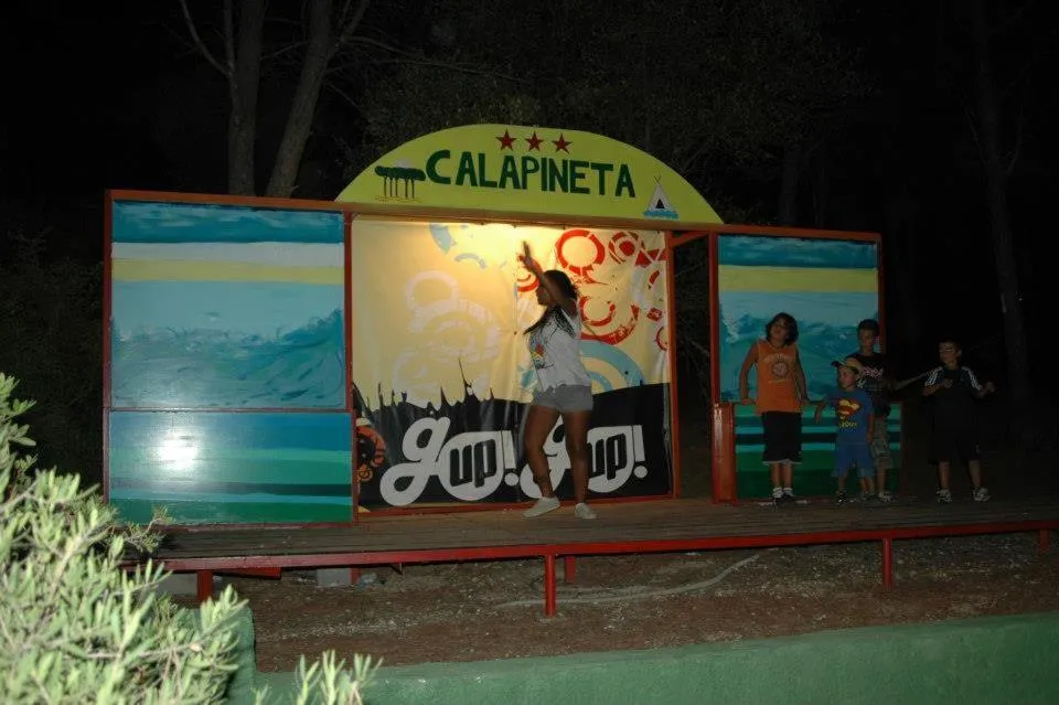 Evening entertainment in Villaggio Camping Calapineta