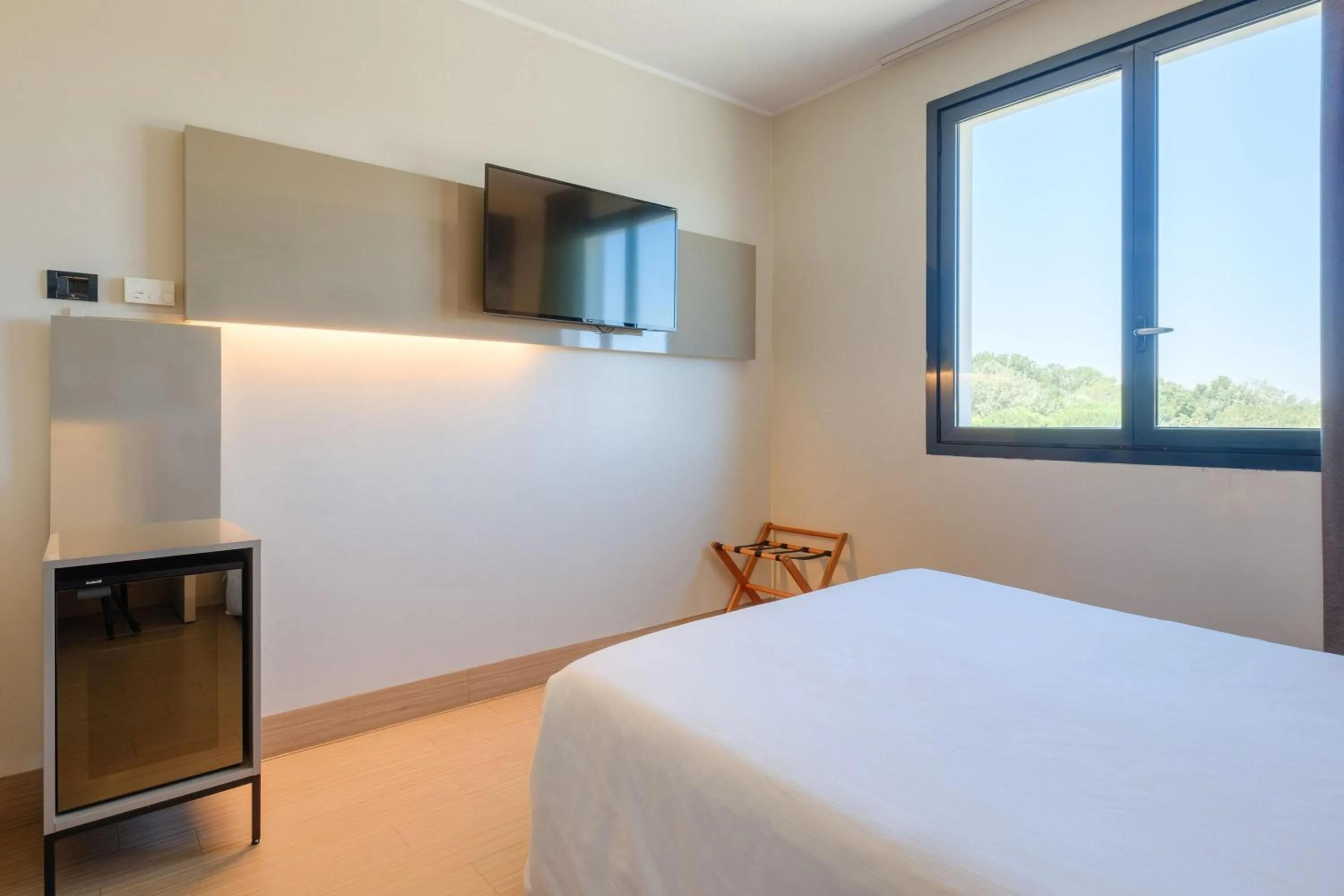 Photo of the whole room, Bed in B&B Hotel Ravenna