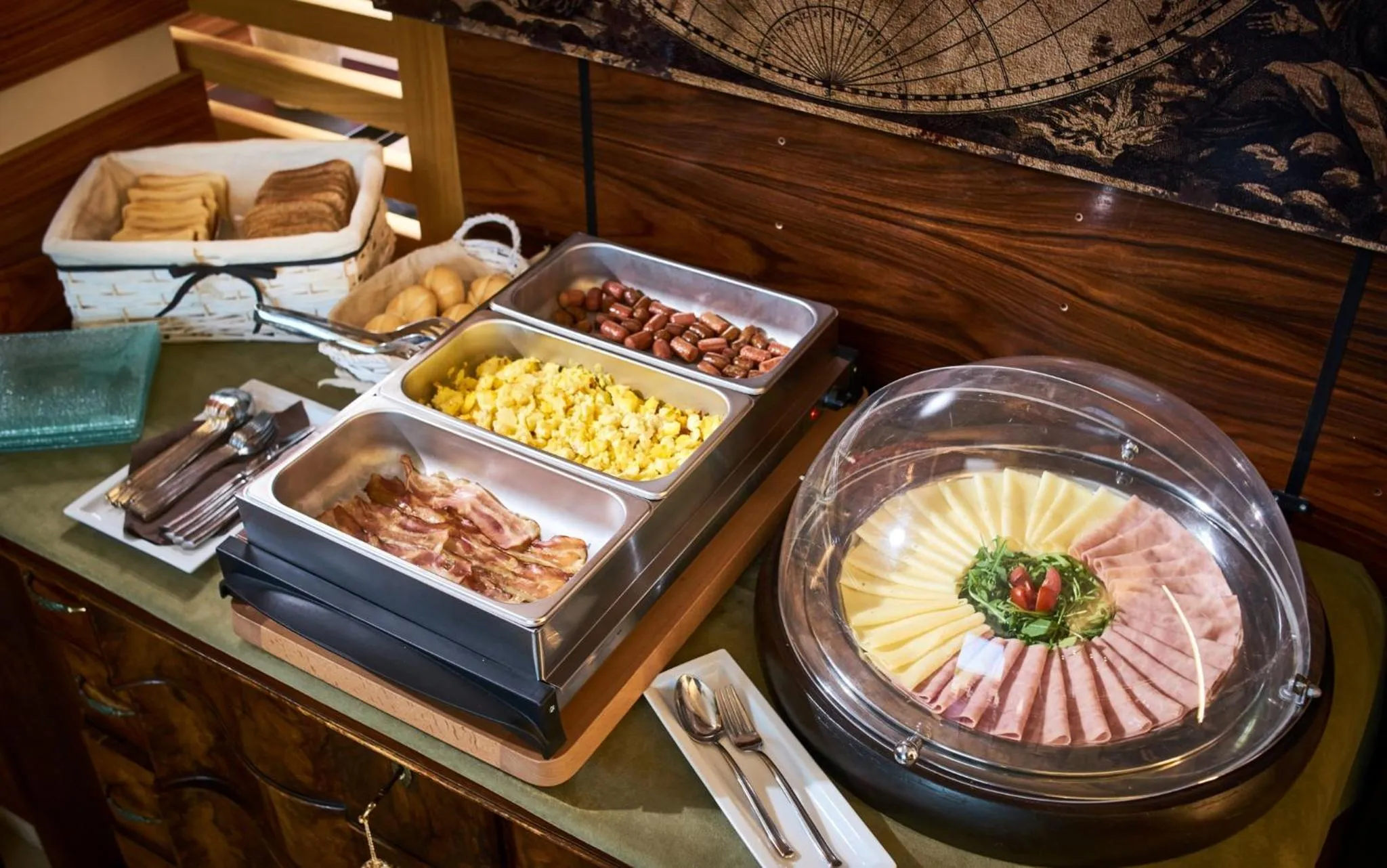 Buffet breakfast in Hotel Pisa Valdera