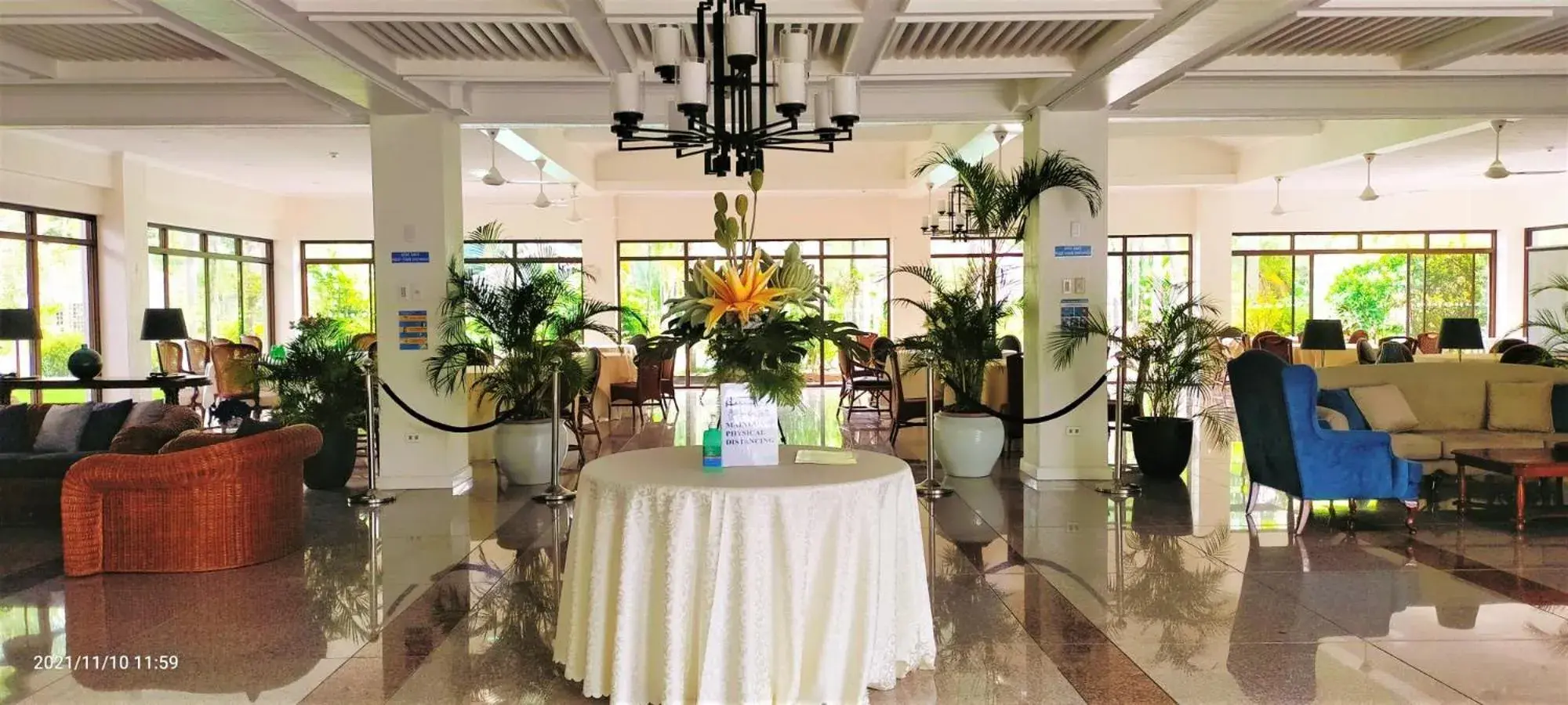 Restaurant/places to eat in Chateau Bleu Resort Restaurant/places to eat in Chateau Bleu Resort