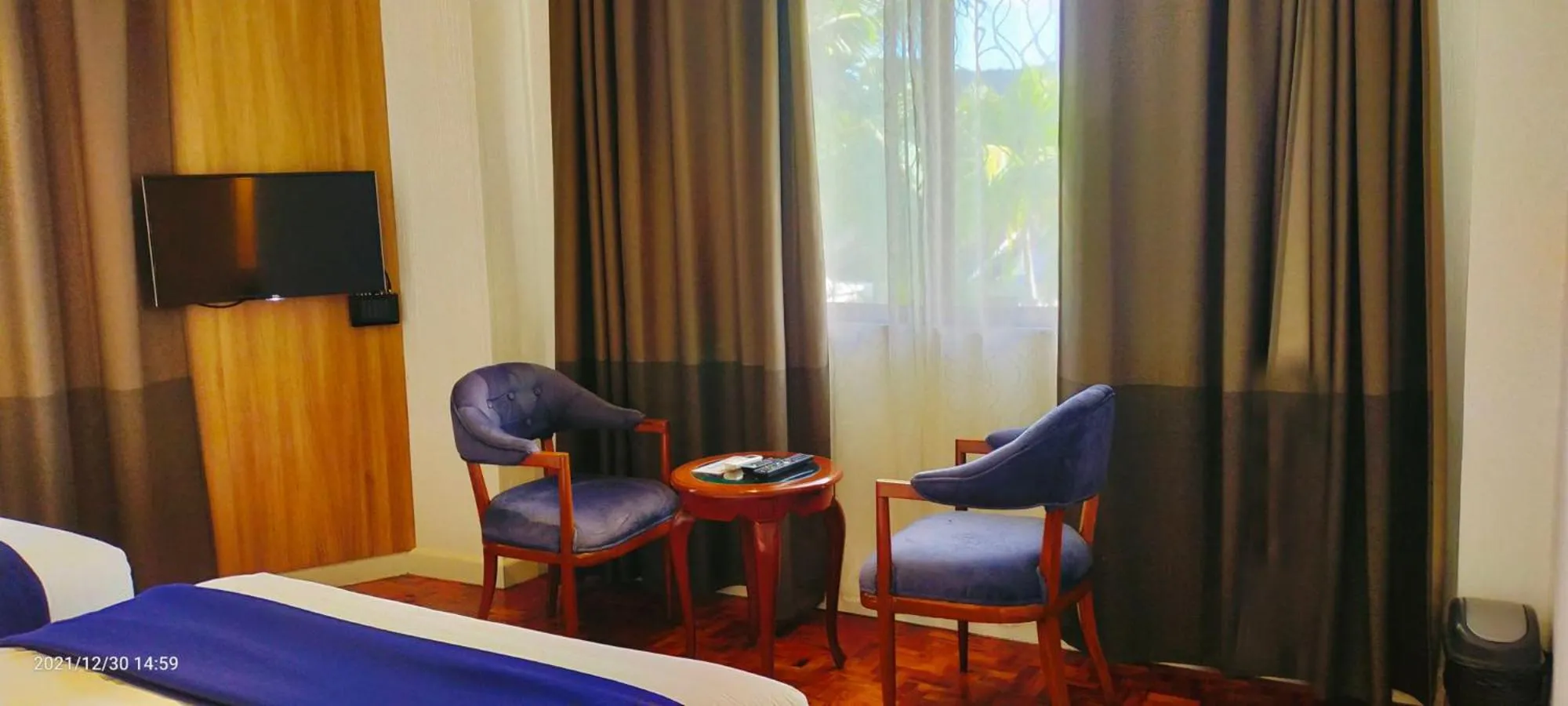 Living room, Bed in Chateau Bleu Resort