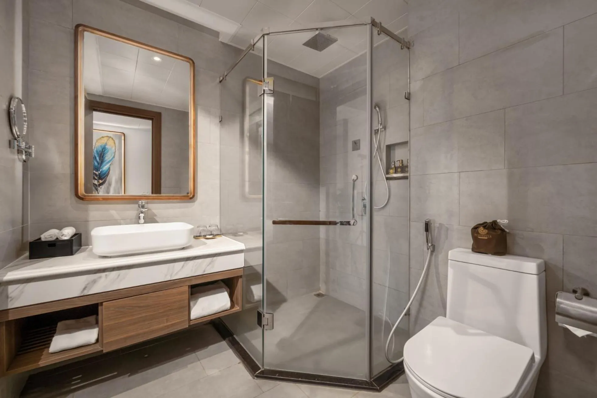 Shower in Peninsula Hotel Danang