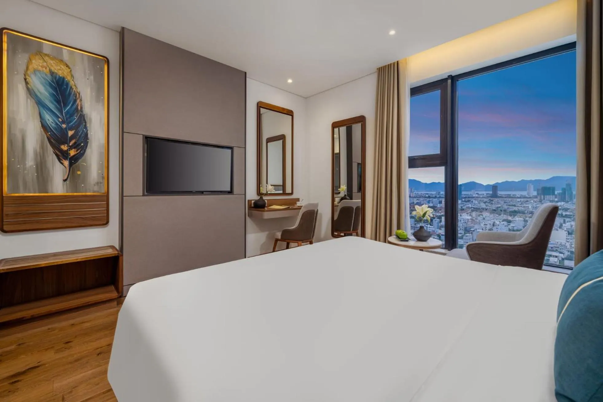 Photo of the whole room, Bed in Peninsula Hotel Danang