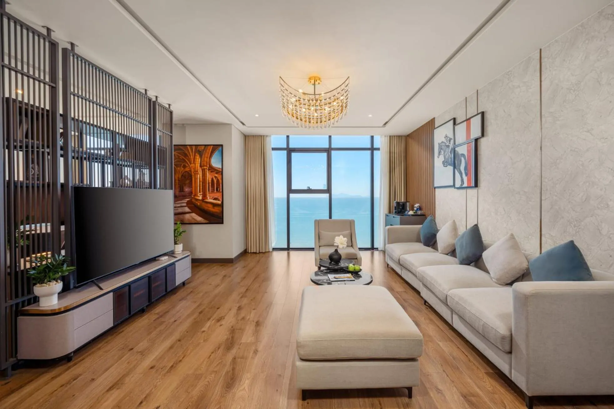 Living room in Peninsula Hotel Danang