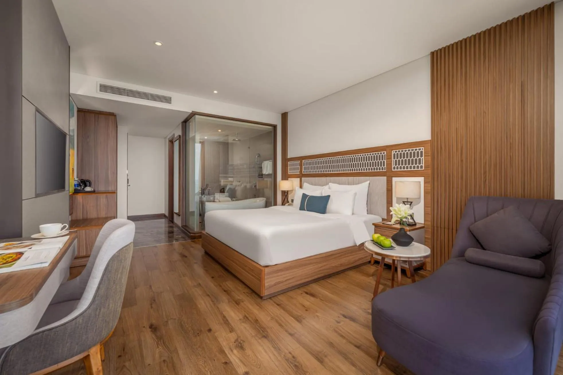 Photo of the whole room, Bed in Peninsula Hotel Danang