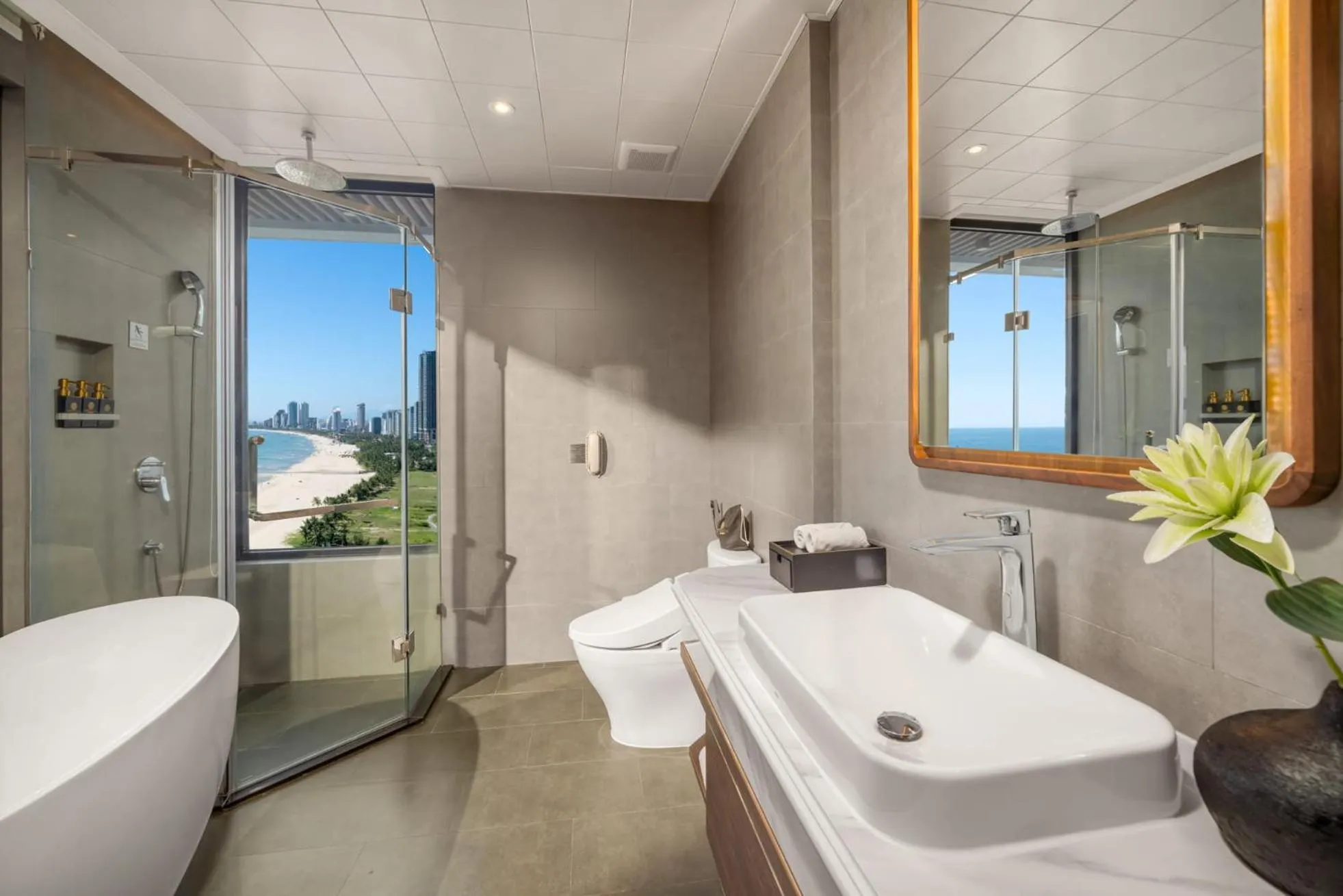 Toilet in Peninsula Hotel Danang