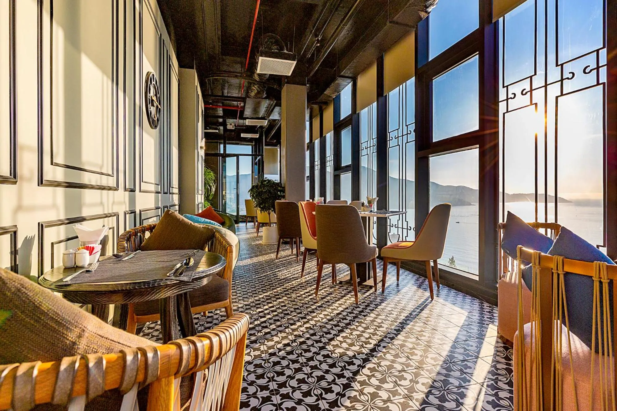 Restaurant/places to eat in Peninsula Hotel Danang