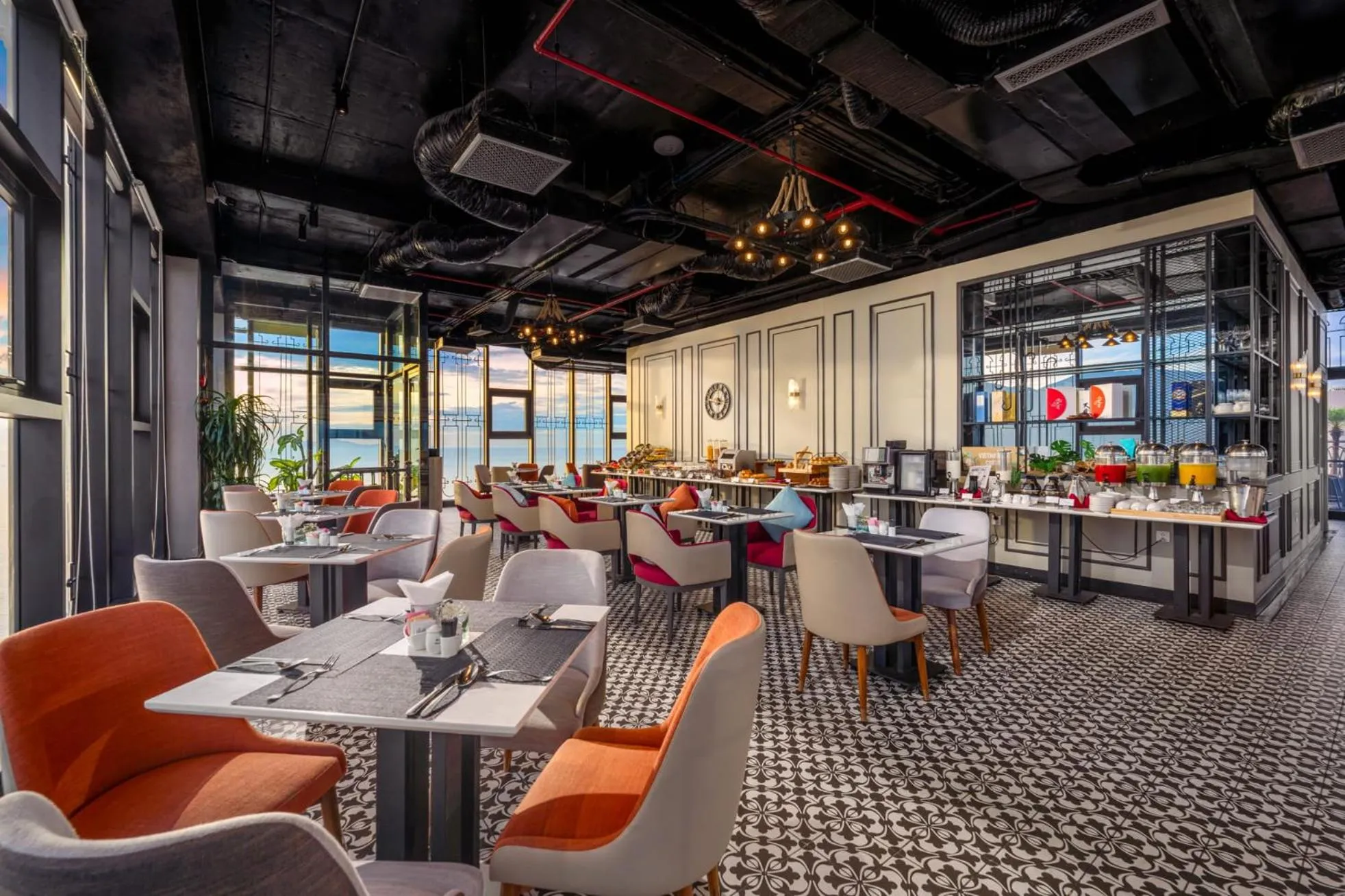 Restaurant/places to eat in Peninsula Hotel Danang