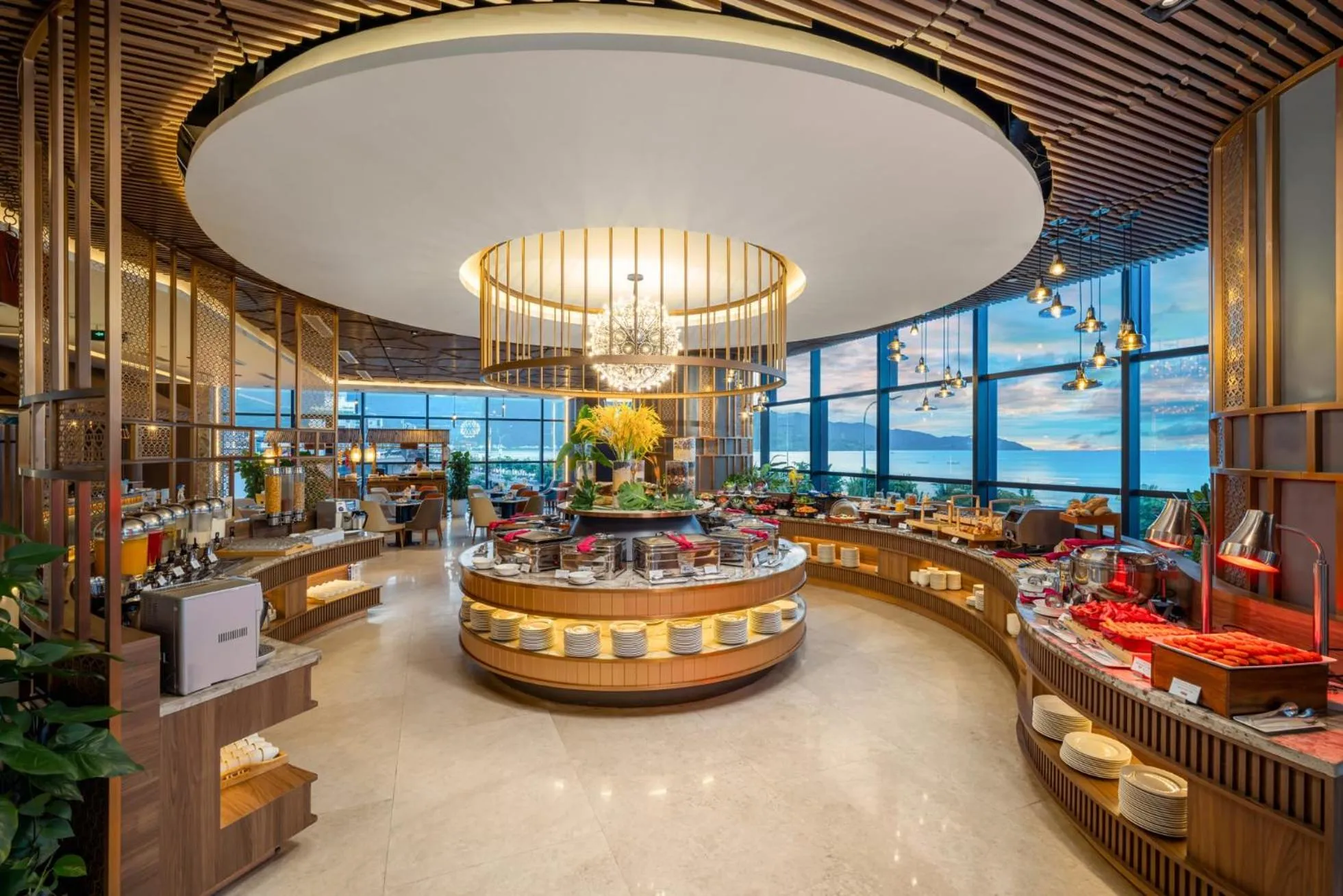 Restaurant/places to eat in Peninsula Hotel Danang