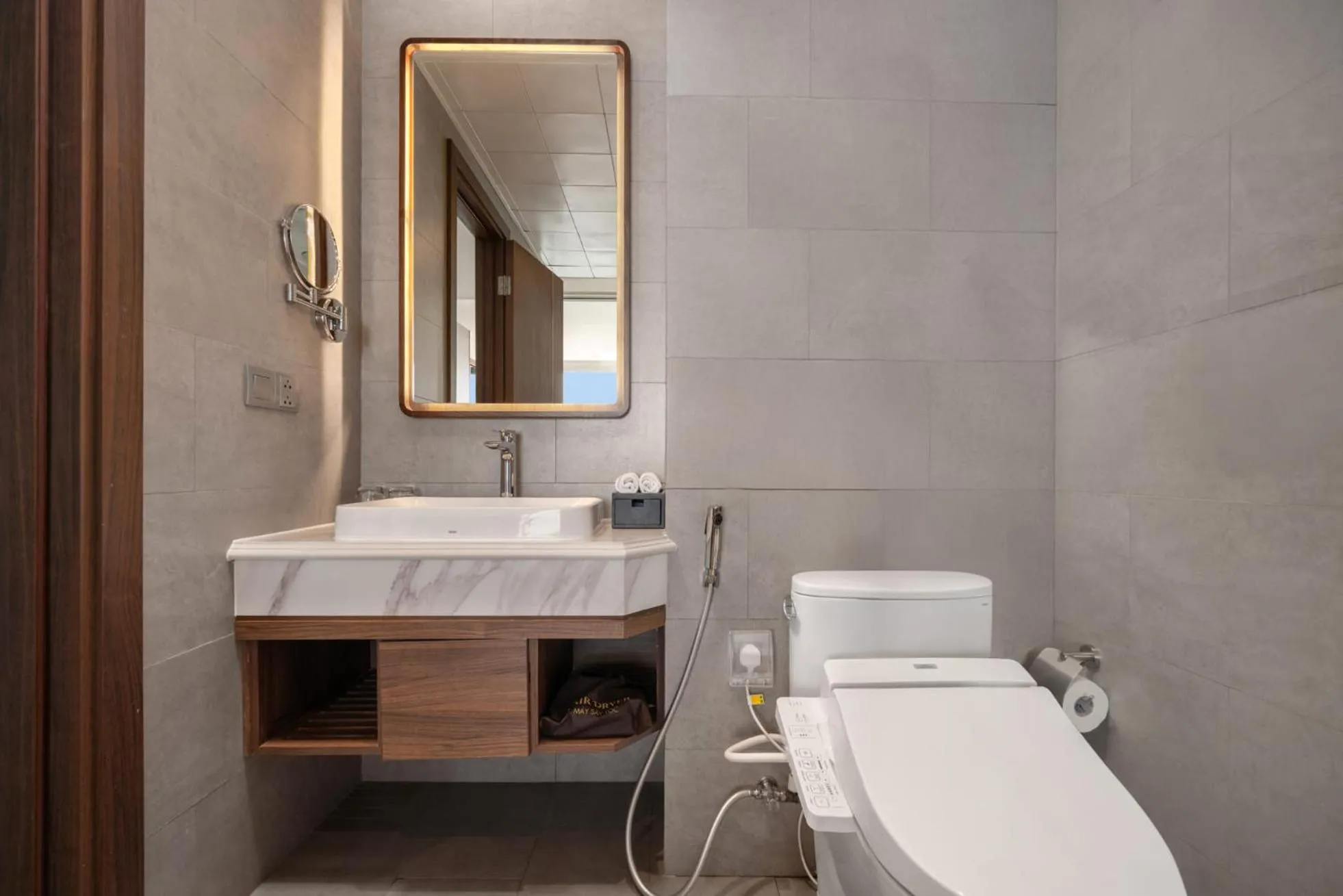 Toilet in Peninsula Hotel Danang