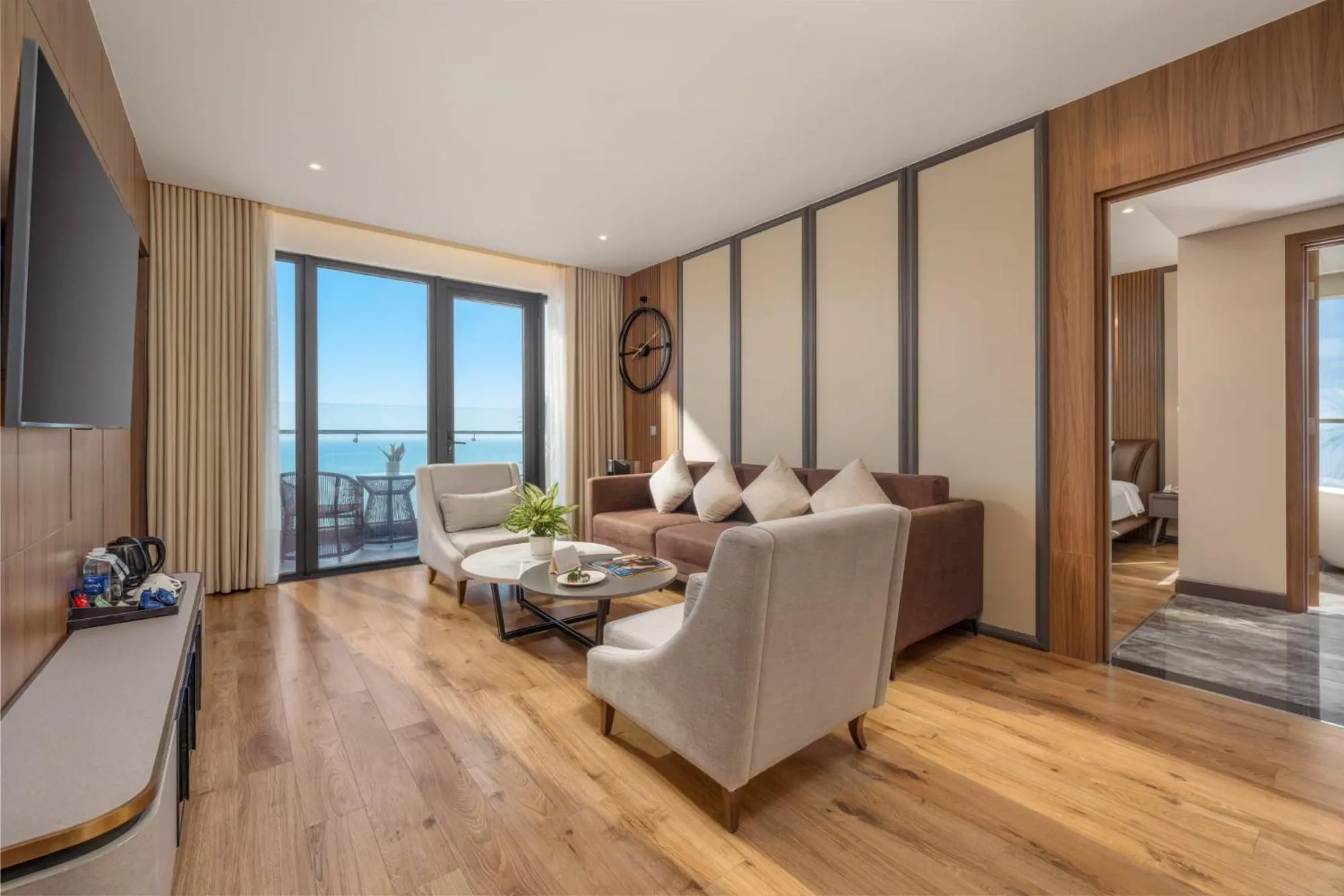 Living room in Peninsula Hotel Danang