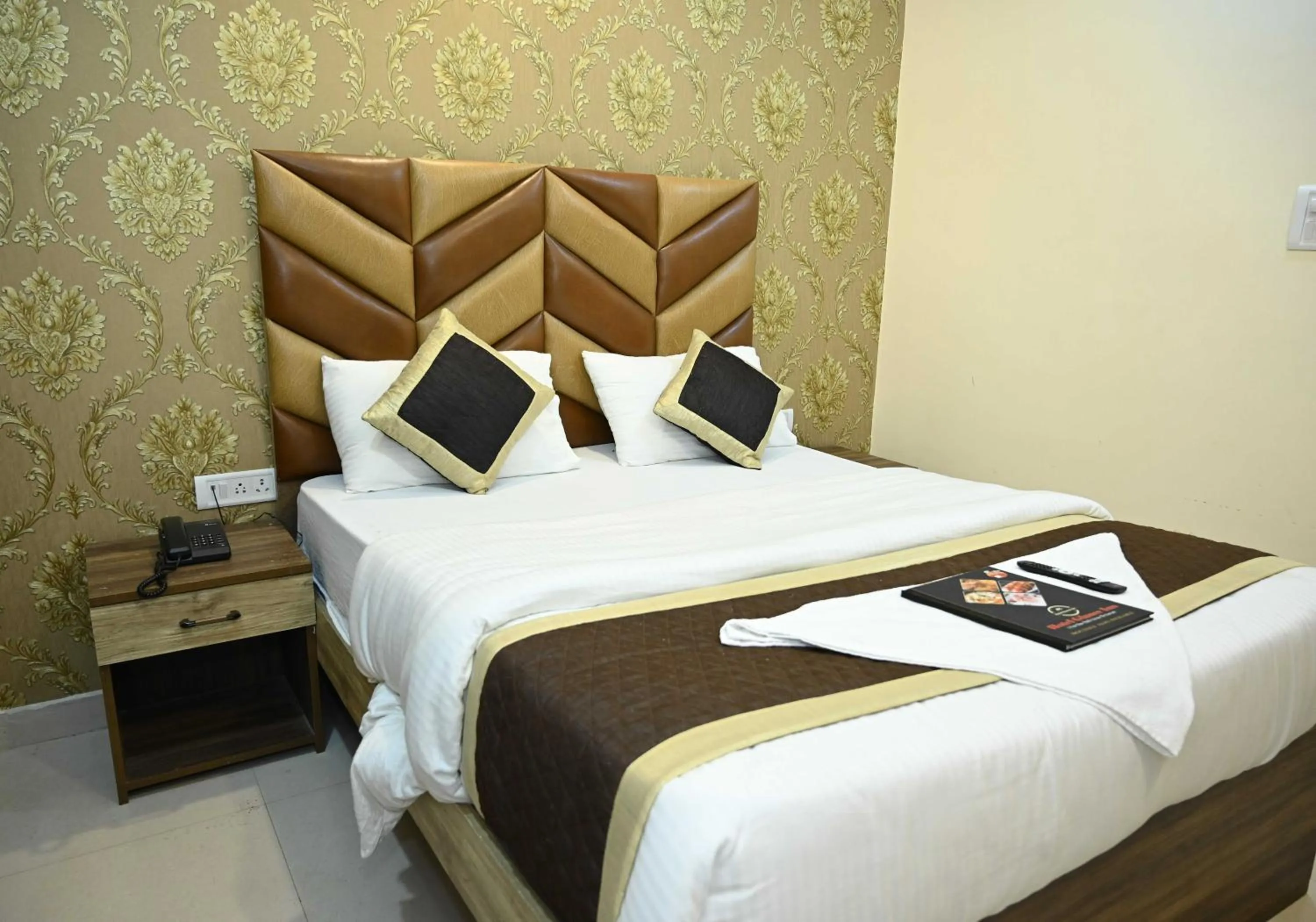 Bedroom, Bed in Super Hotel O Glance Inn