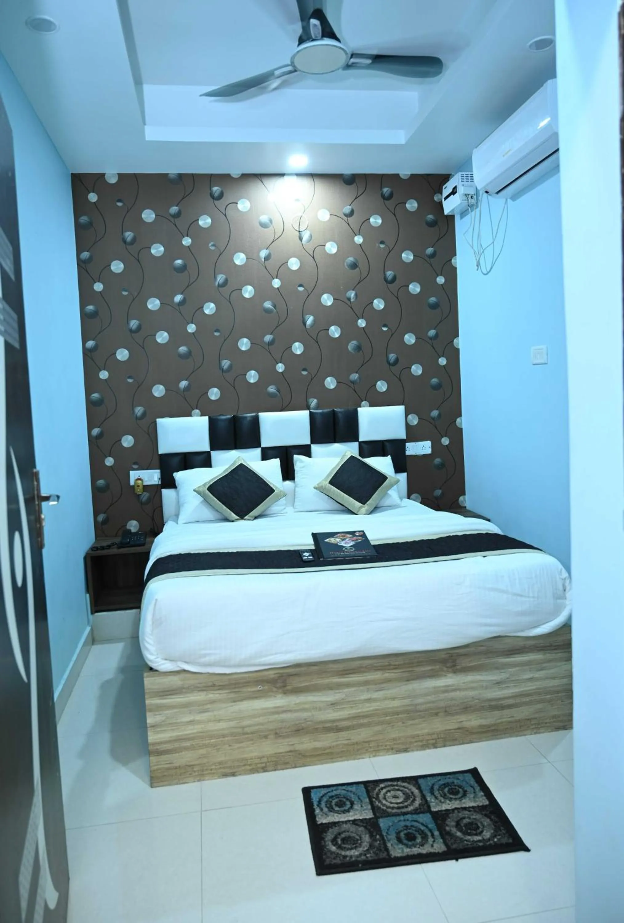 Bedroom, Bed in Super Hotel O Glance Inn