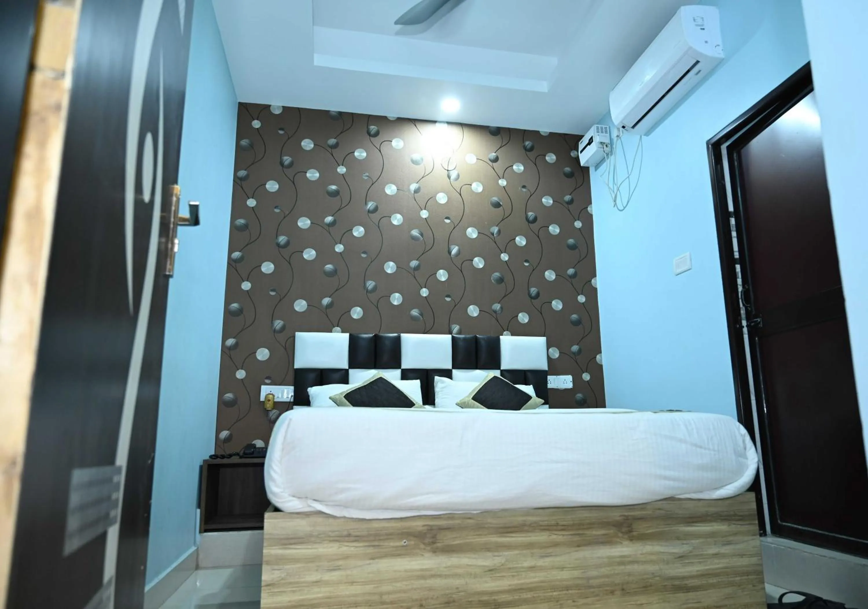 Bedroom, Bed in Super Hotel O Glance Inn