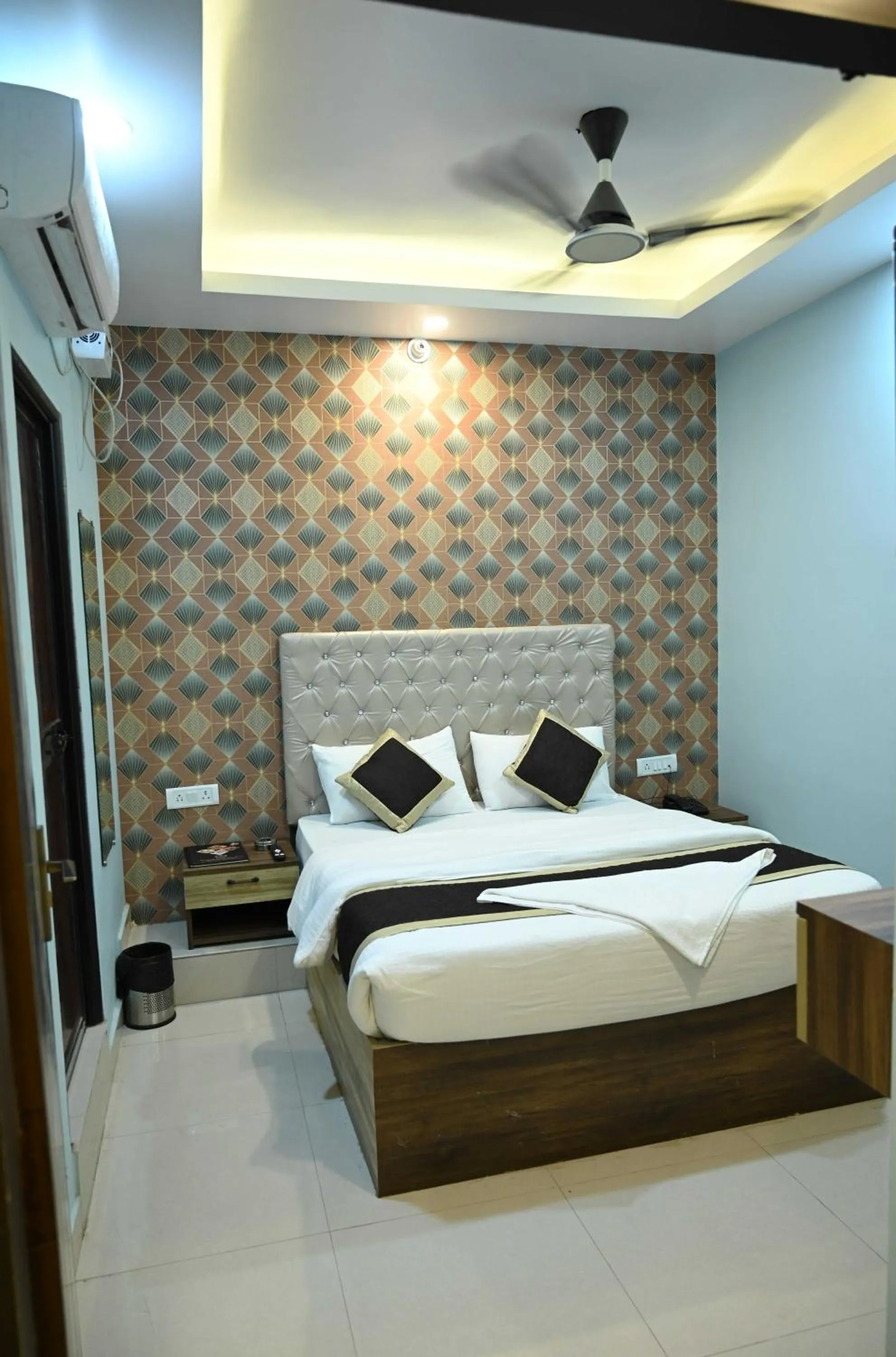 Bedroom, Bed in Super Hotel O Glance Inn