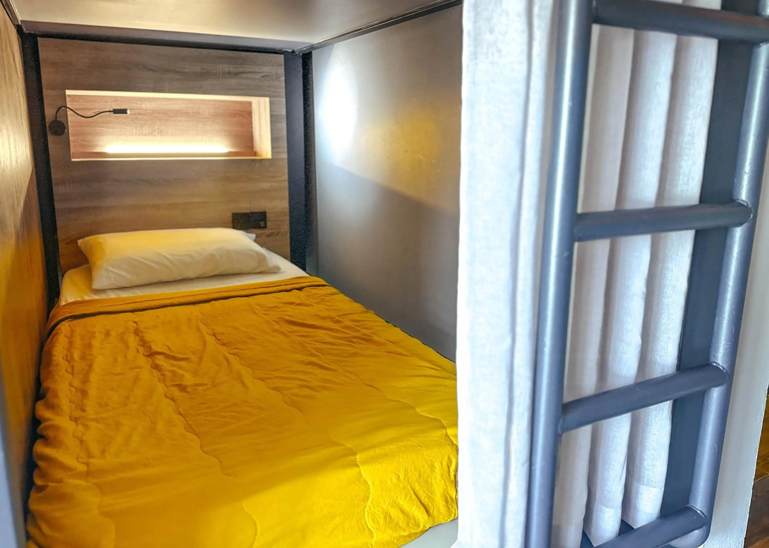 Bed in Arch Dormitorio Cenang
