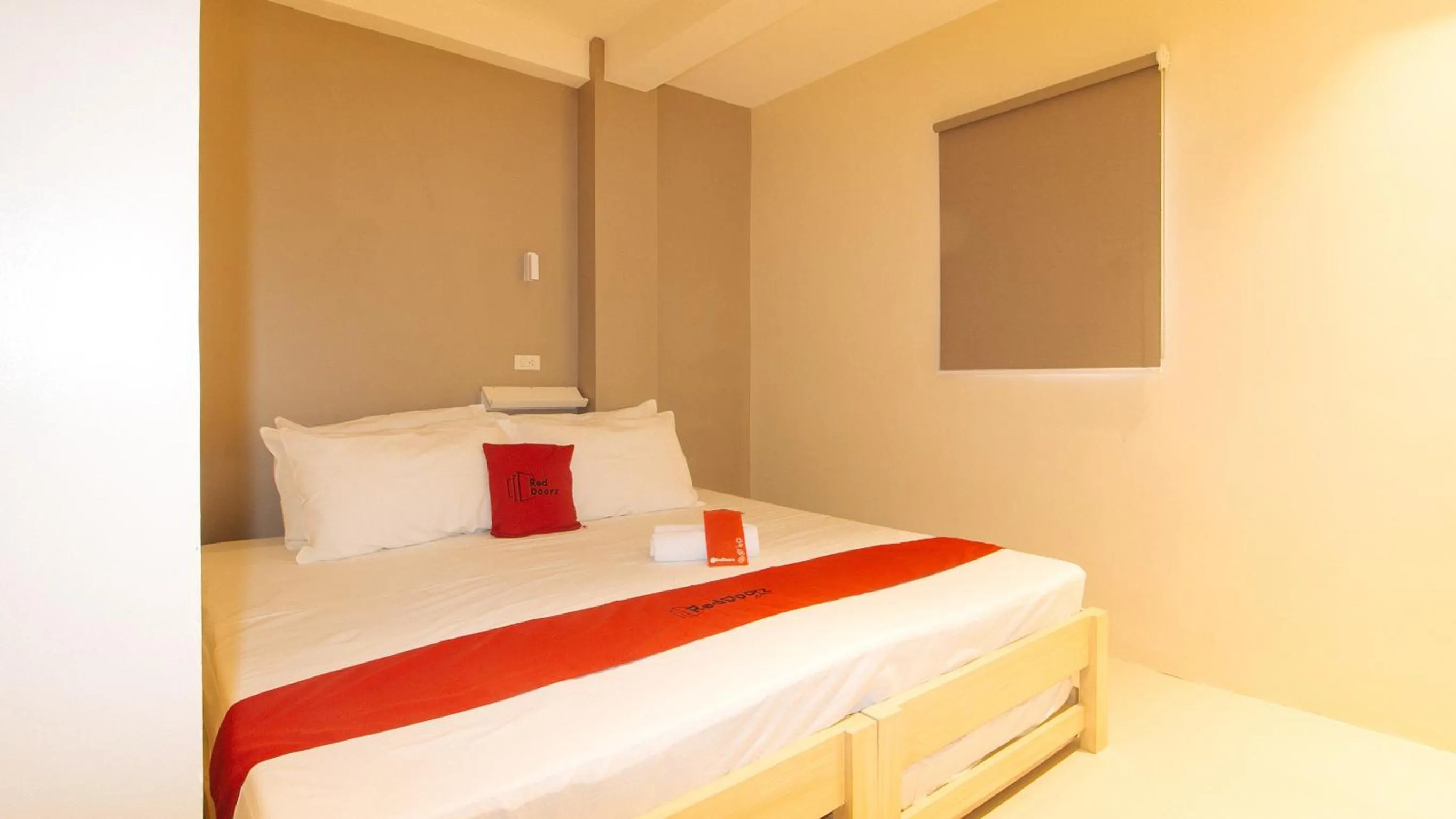 Bed in RedDoorz at Laiya Vivo Hotel Batangas