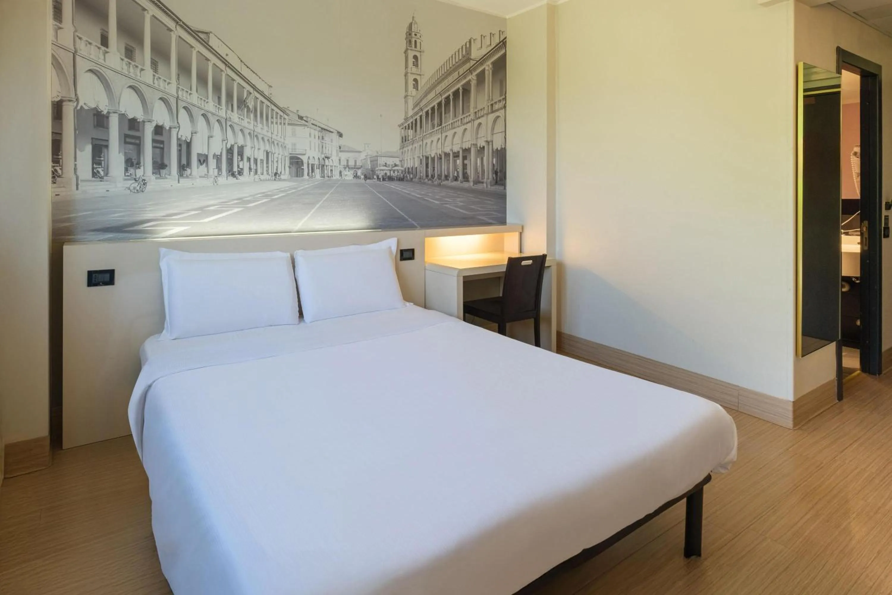 Photo of the whole room, Bed in B&B Hotel Faenza