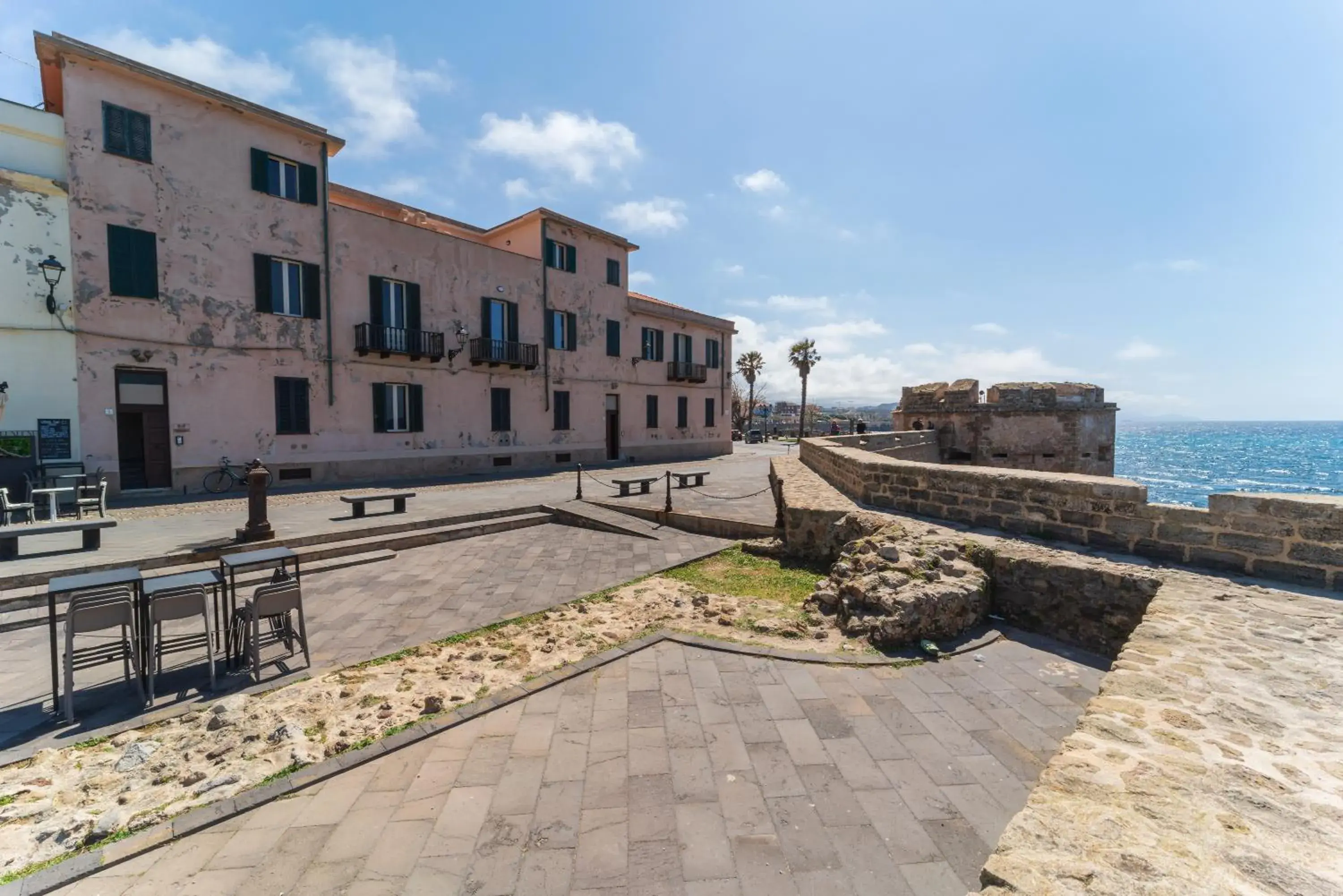 Property building in Palau Marco Polo Property building in Palau Marco Polo