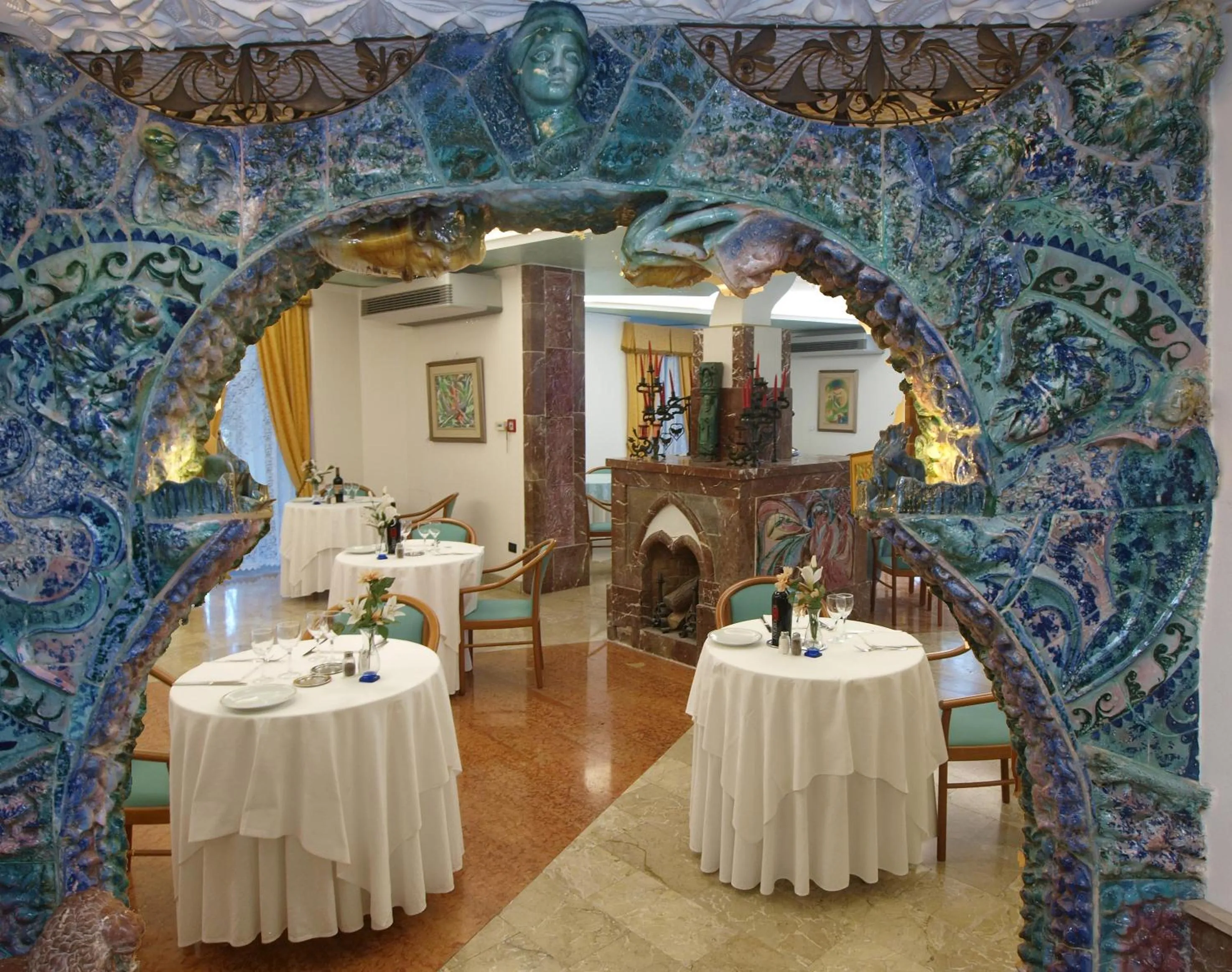 Restaurant/places to eat in Hotel Vello d'Oro