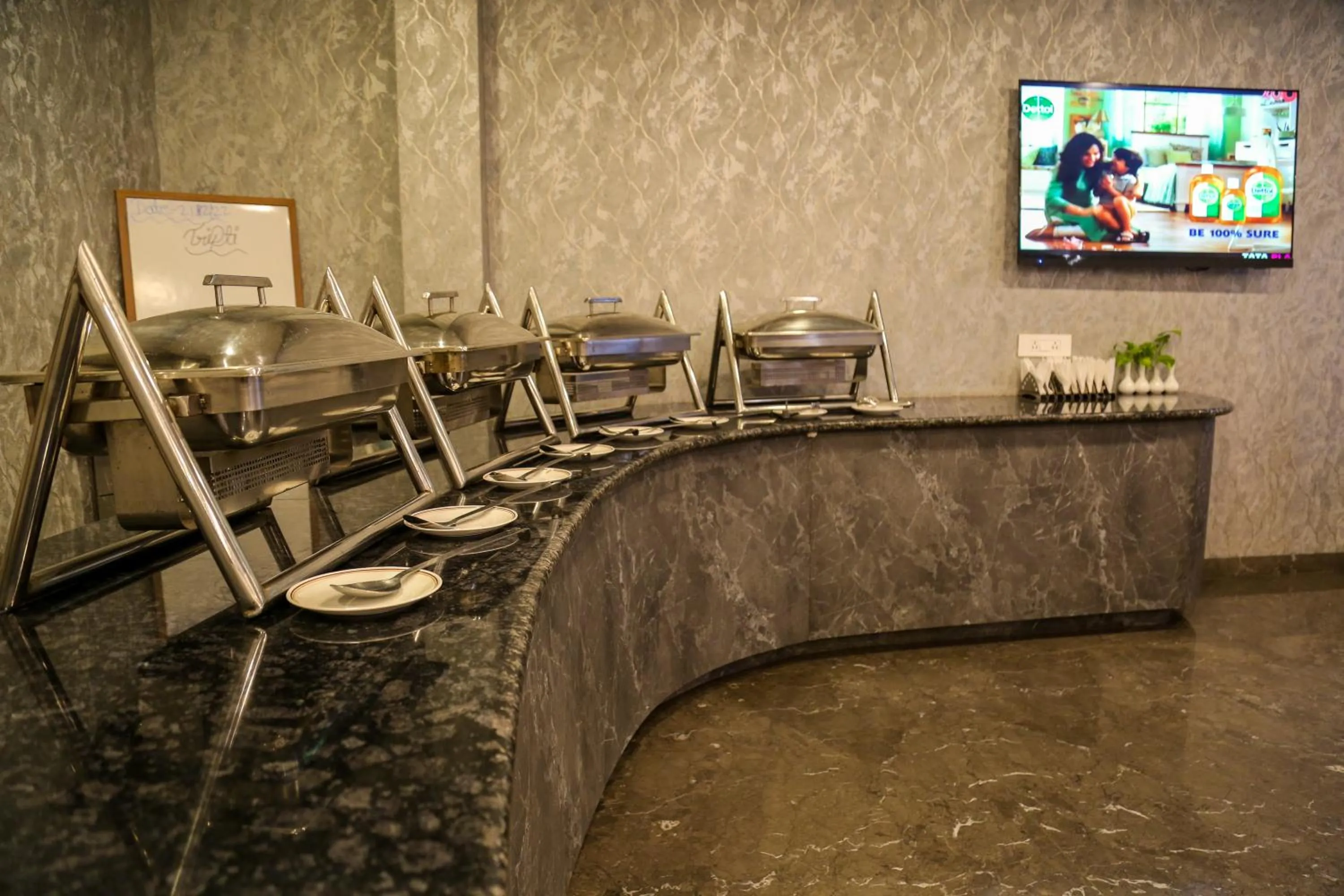 Food and drinks in Four Leaf Hotel - Sapphire Blue, Varanasi