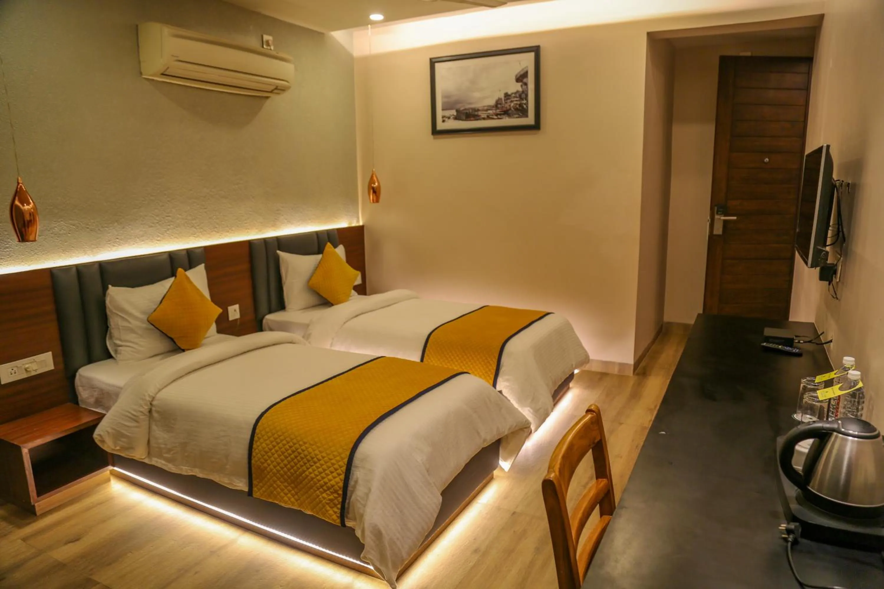 Bed in Four Leaf Hotel - Sapphire Blue, Varanasi